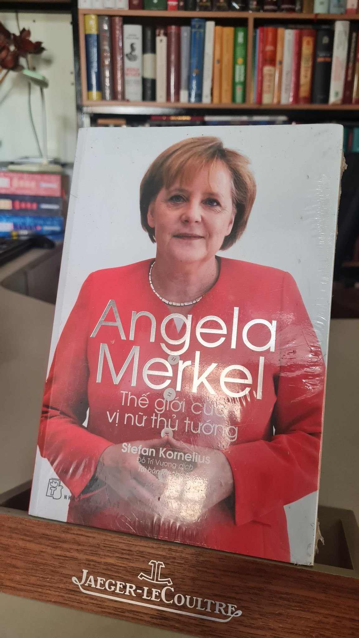 Angala Merkel thế giới của vị nữ thủ tướng mới 80% ố bẩn có bọc sách Stefan Kornelius [2001] SÁCH DANH NHÂN STB196