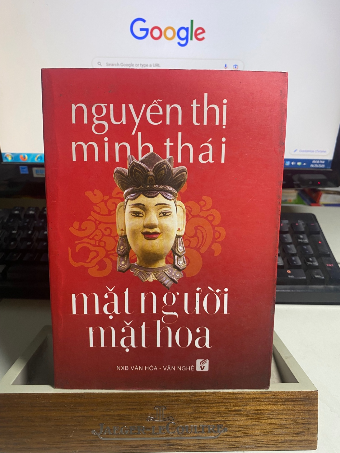 Mặt Người Mặt Hoa-Tác giả Nguyễn Thị Minh Thái-NxB Văn Hoá Văn Nghệ- Năm xb 2012- Sách lưu kho mới 85% giấy xốp STB1143
