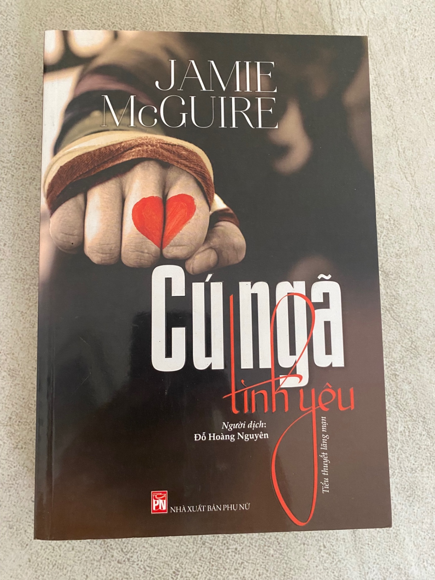 Cú ngã tình yêu-Tác giả: Jamie Mc Cuir—Tiểu thuyết- Sách lưu kho mới 95% STB569