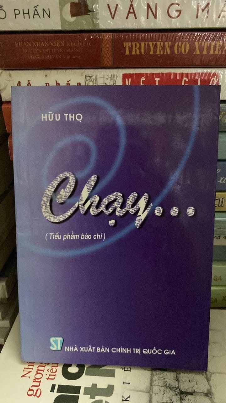 Chạy- Tiểu phẩm báo chí Hữu Thọ-NXB Chính Trị QG 2004- Sách chất lượng còn tốt STB1130