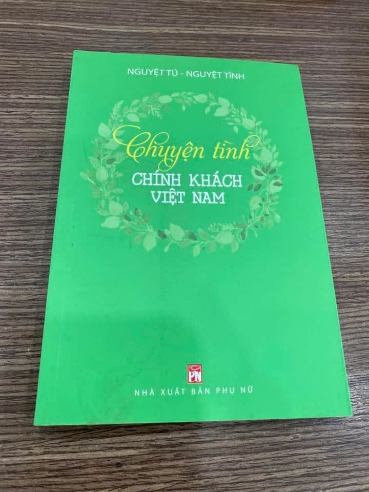 Chuyện Tình Chính Khách Việt Nam-Tác giả Nguyệt Tú, Nguyệt Tĩnh-Văn học,tản văn- mới 98% STB524