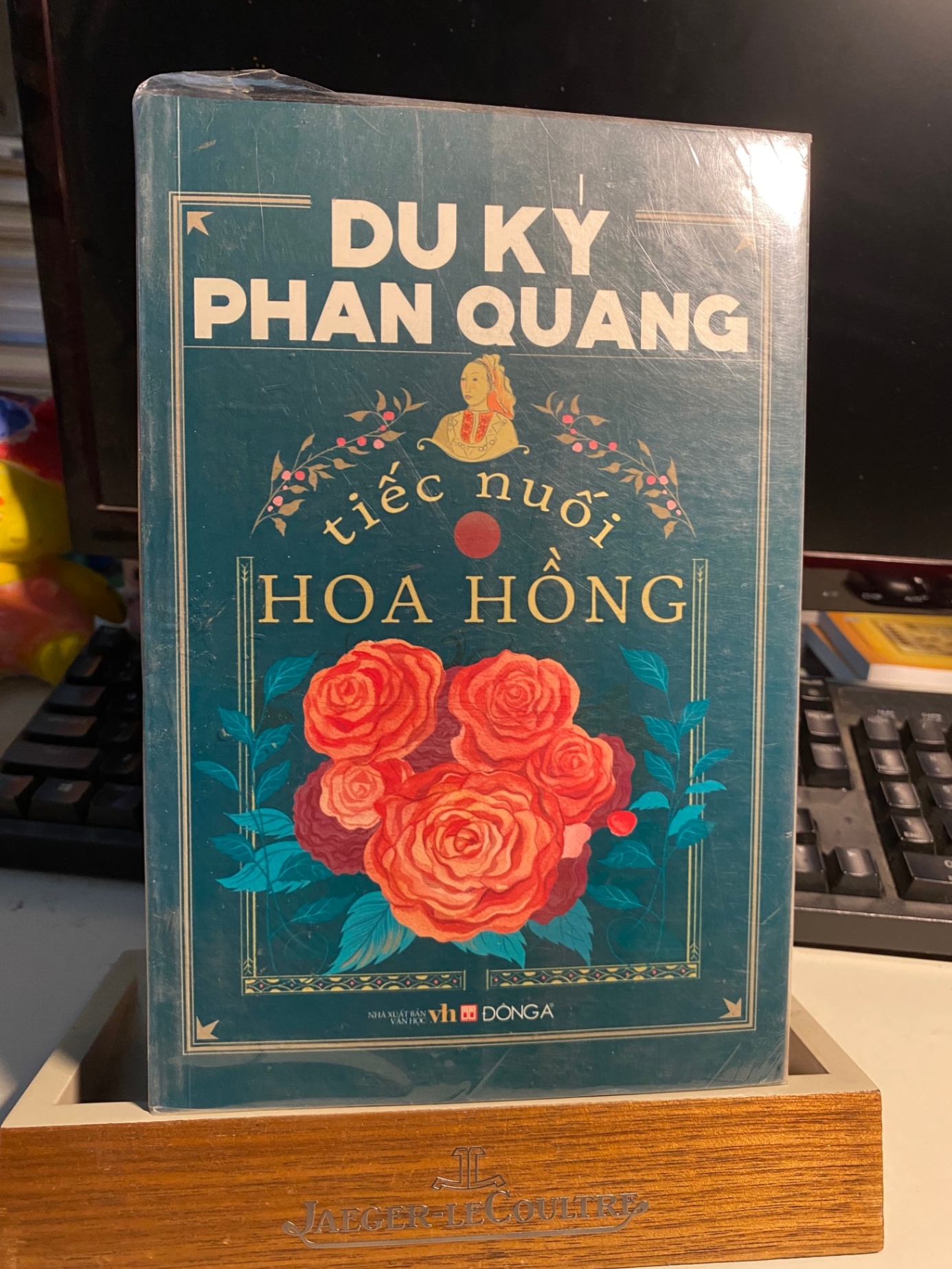 Du Ký Phan Quang - Tiếc Nuối Hoa Hồng-Tác giả: Phan Quang-Tên Nhà Cung Cấp:Đông A-Năm XB 2022-Kích Thước Bao Bì 24 x 16 x 3.1 cm -Số trang: 692 -Hình thức: Bìa Mềm STB1008