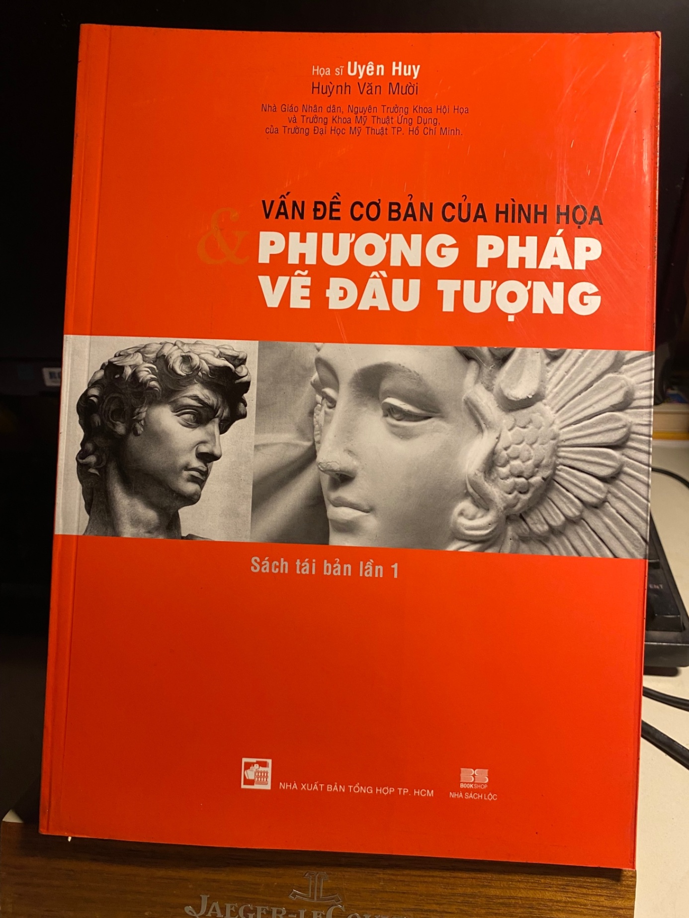 Vấn Đề Cơ Bản Của Hình Hoạ- Phương Pháp Vẽ Đầu Tượng- Tác giả Hoạ Sĩ Uyên Huy ( Huỳnh Văn Mười) STB945