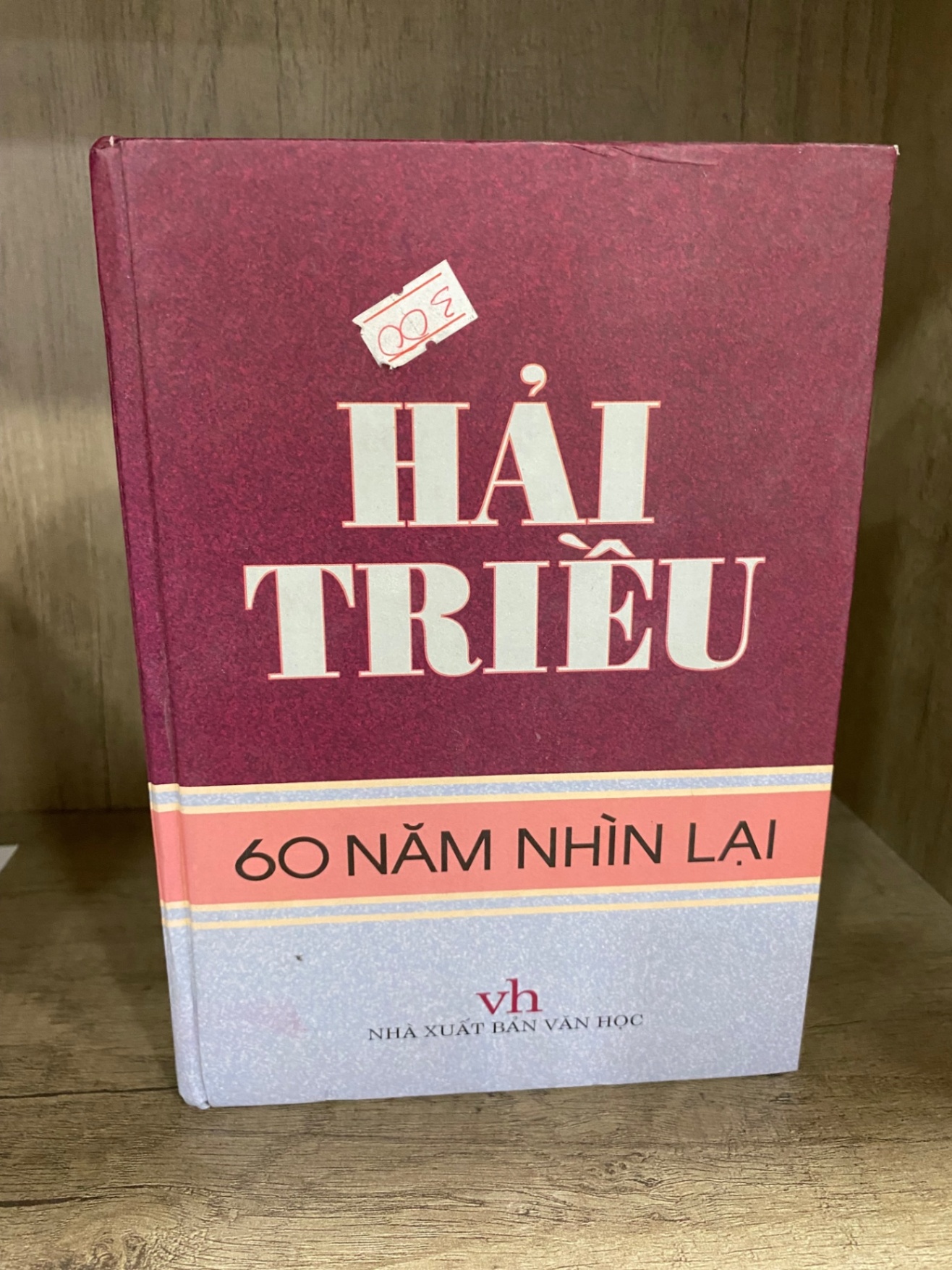 Hải Triều 60 năm nhìn lại-NXB Văn Học- Bìa cứng- Sách lưu kho chưa qua sd, mới 95% STB668