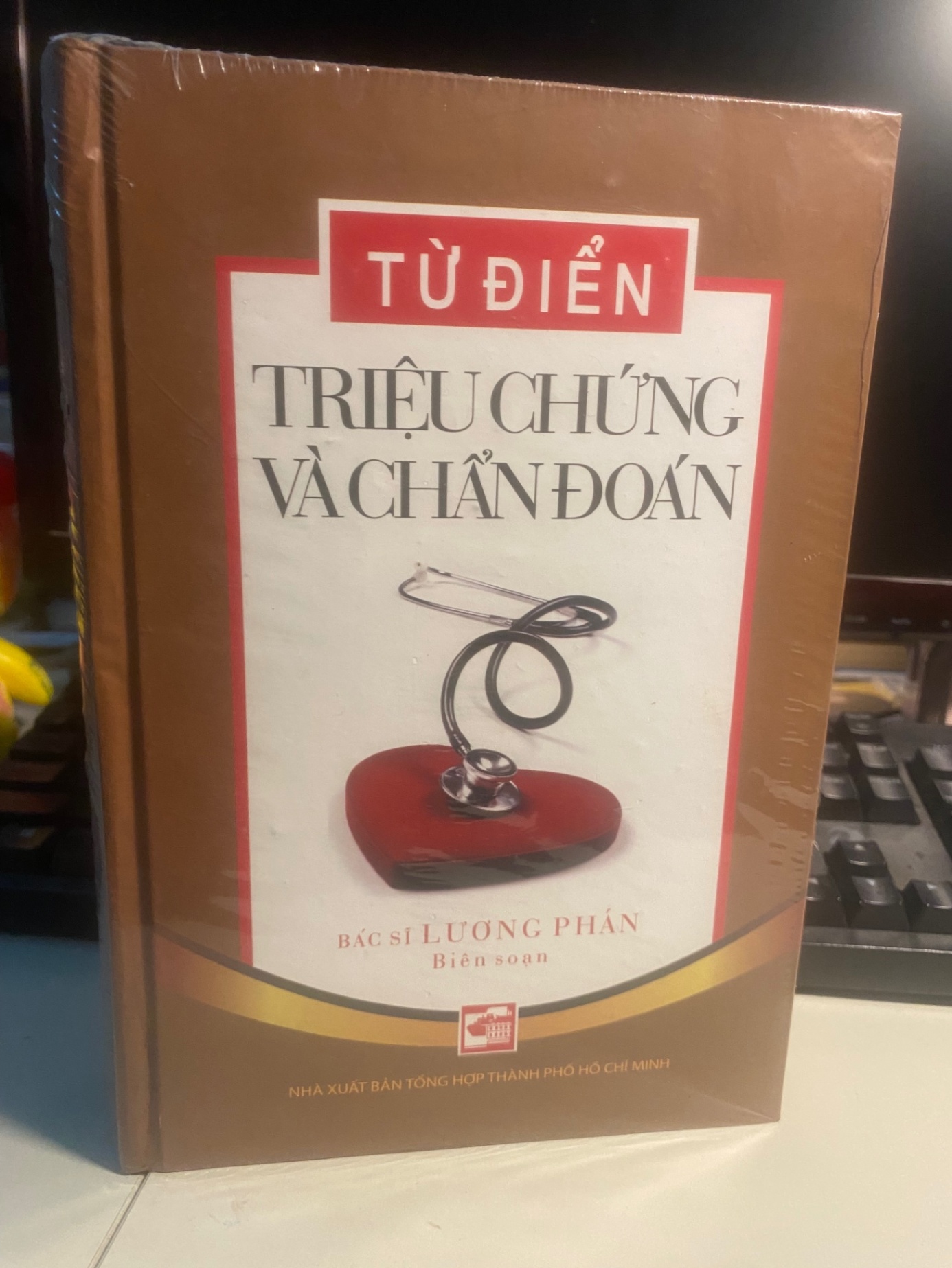Từ điển triệu chứng và chẩn đoán (Bìa cứng)- Bác Sĩ Lương Phán- Sách Y Học- Sách lưu kho còn seal có ố cạnh STB690