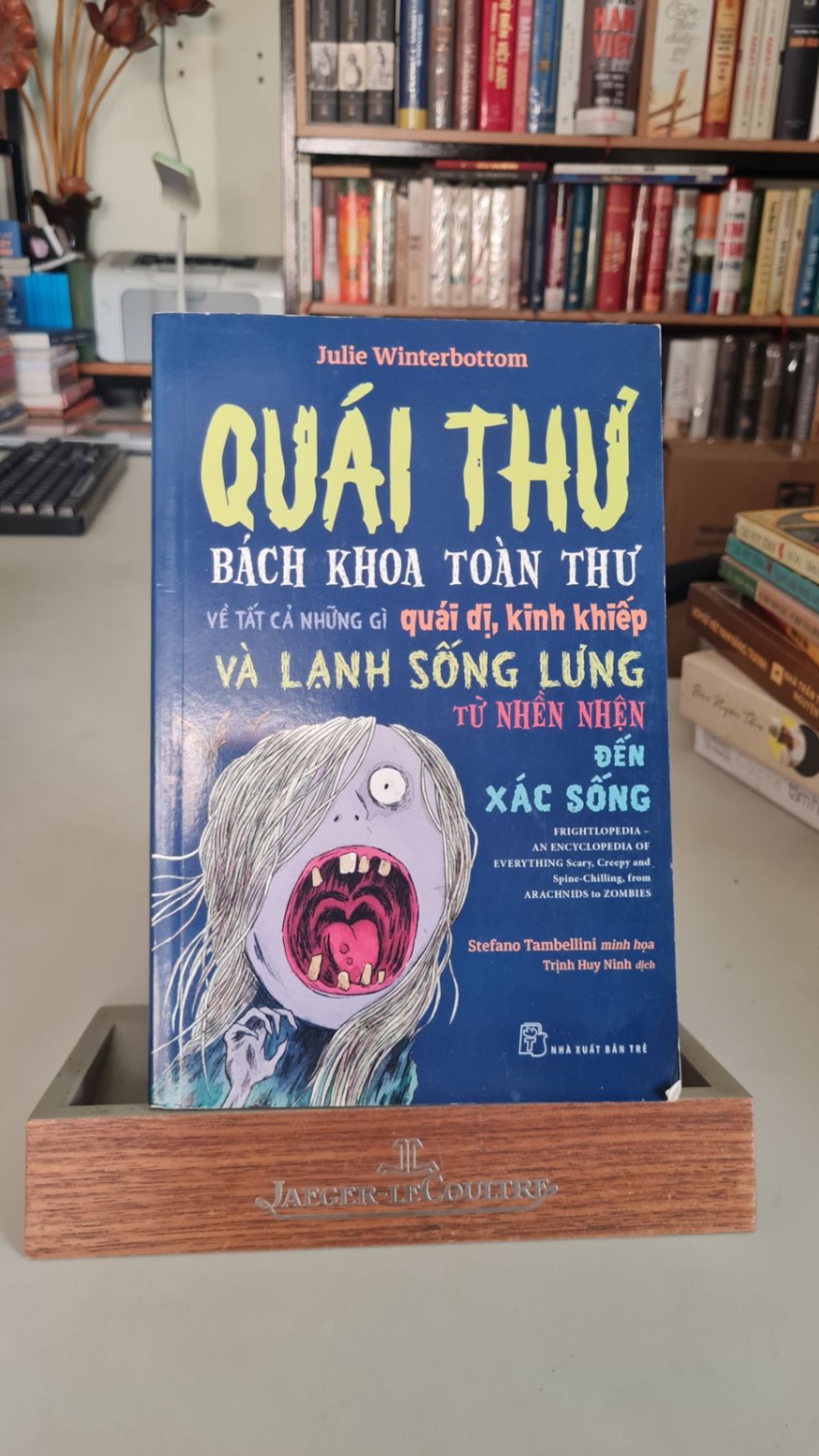 Quái thư - Bách khoa toàn thư về những gì quái dị, kinh khiếp và lạnh sống lưng, từ nhền nhện đến xác sống - Julie Winterbottom - mới 80% STB506