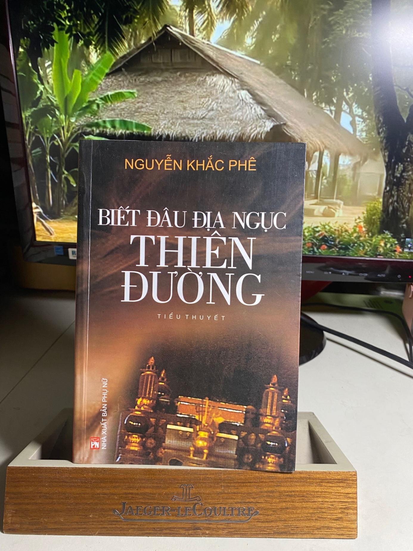 Biết đâu địa ngục thiên đường là đâu -Tác giả: Nguyễn Khắc Phê -NXB Phụ Nữ Năm XB : 2010 -Số trang: 638 trang- Sách lưu kho còn mới STB1523