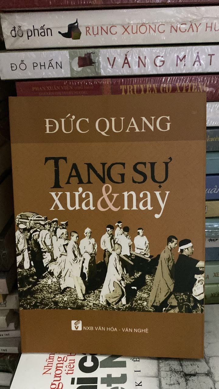 Tang sự Xưa và Nay- Nhà Xuất Bản Văn Hoá Văn Nghệ- Sách lưu kho mới 90% STB1132