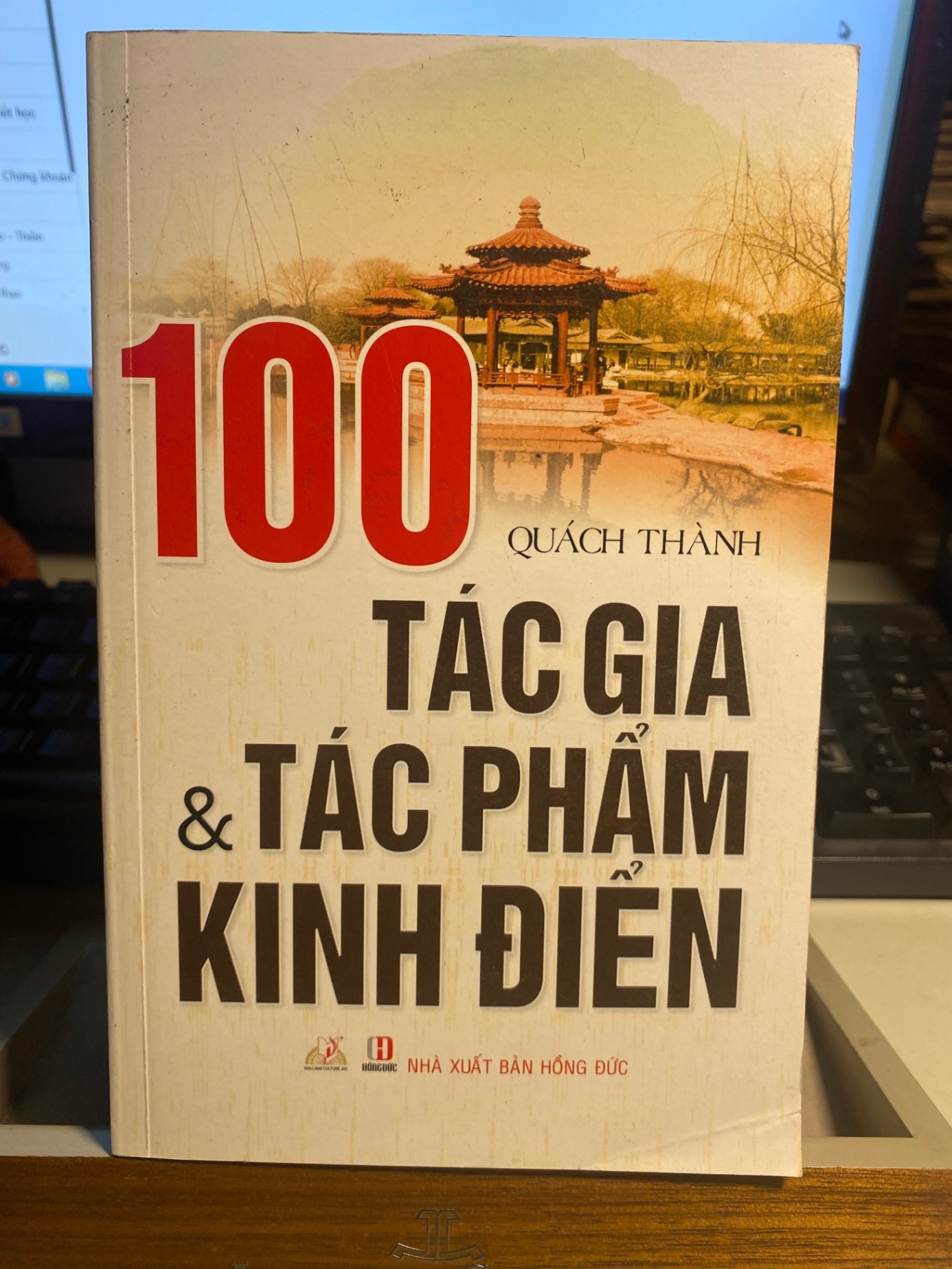 100 Tác Gia Tác Phẩm Kinh Điển- Quách Thành- NXB Hồng Đức- Năm XB2012- Sách lưu kho mới đẹp STB1044