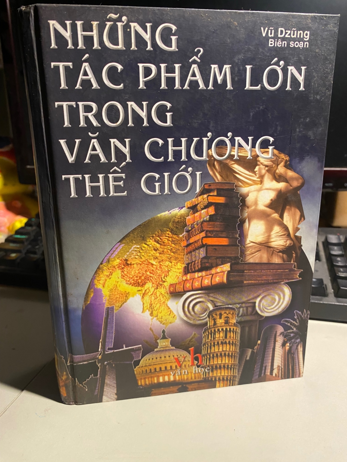 Những Tác Phẩm Lớn Trong Văn Chương Thế Giới- Vũ Dzung biên soạn- bìa cứng- năm xb 2002- 1166 trang ,khổ 14x 20cm STB958