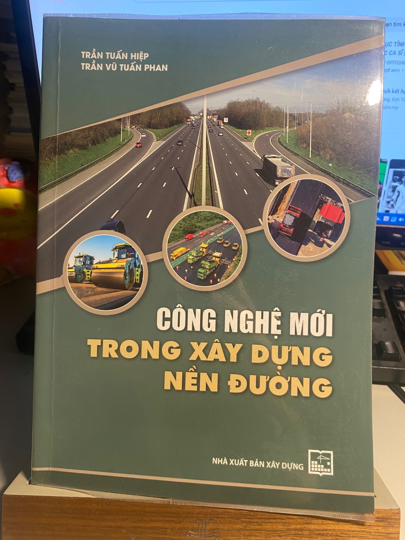 Công Nghệ Mới Trong Xây Dựng Nền Đường- Trần Tuấn Hiệp, Trần Vũ Tuấn Phan- NXB Xây Dựng- Sách lưu kho mới 90% STB973