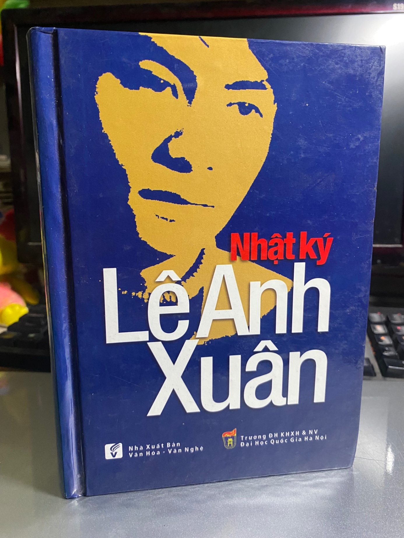 Nhật Ký Lê Anh Xuân- Bìa cứng-NXB Văn Hoá Văn Nghệ-Năm XB 2011- Sách lưu kho chưa qua sd mới 90% STB1055