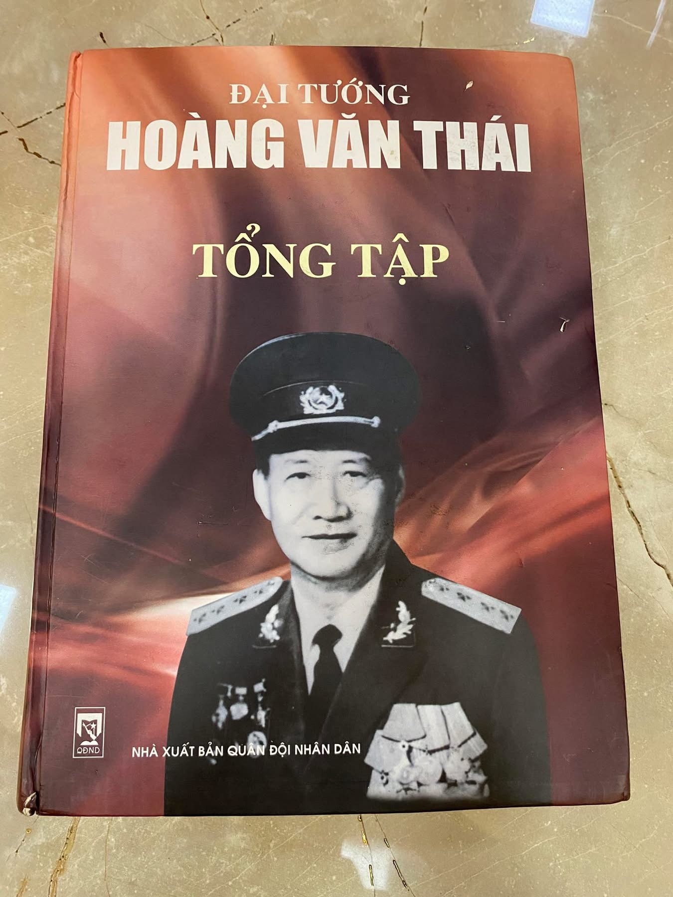 Đại Tướng Hoàng Văn Thái tổng tập - Nxb QĐND -Năm xb 2007 -Khổ 19x 27cm 900 trang STB1013