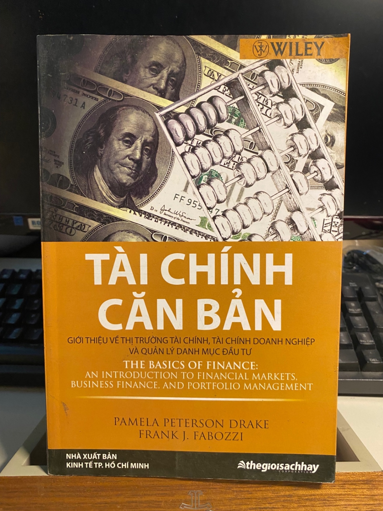 Tài Chính Căn Bản- Tác giả Frank Fabozzi, Pamela Drake- Tài Chinh, Ngân Hàng- sách lưu kho mới 90% STB762