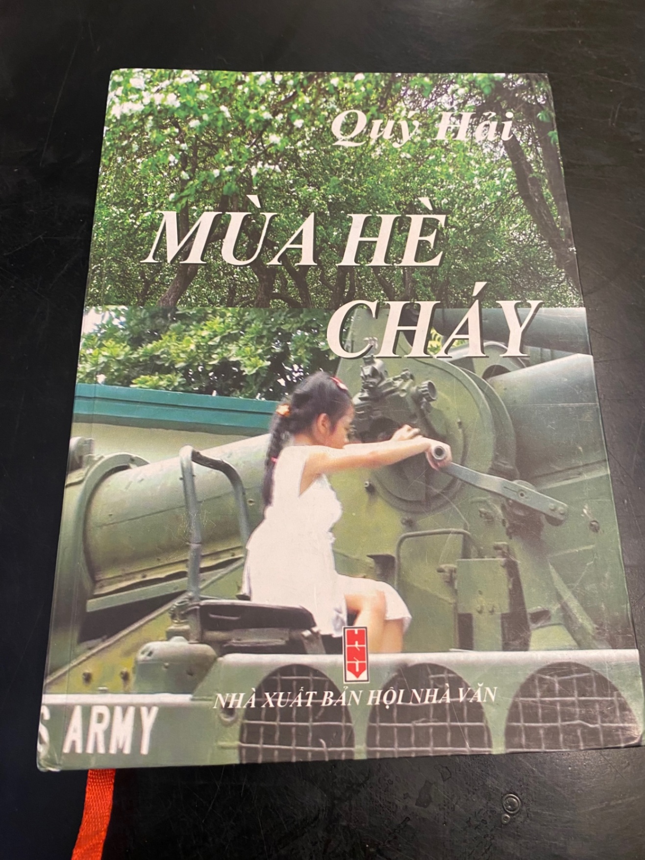 Mùa Hè Cháy (bìa cứng) - Tác giả : Đại Tá Quý Hải -Nhật Ký Chiến Tranh -NXB Hội Nhà Văn -Năm XB 2016 -Khổ 14,5 x 20,5cm , 327 trang - Sách lưu kho còn mới, có bám bụi STB1315