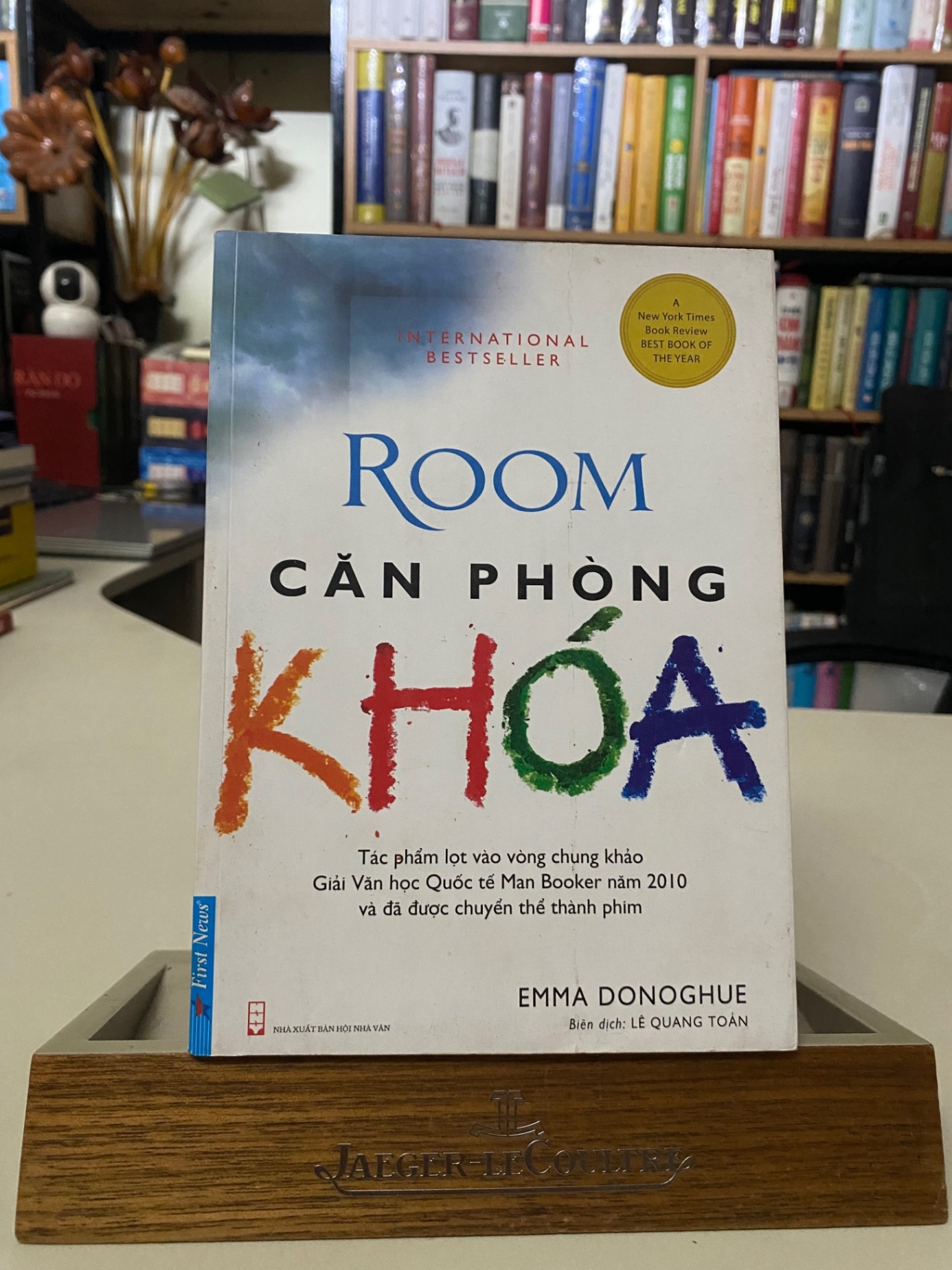 Căn Phòng Khoá-Tác giả Emma Donoghue- Tiểu thuyết- Sách mới 90% STB530
