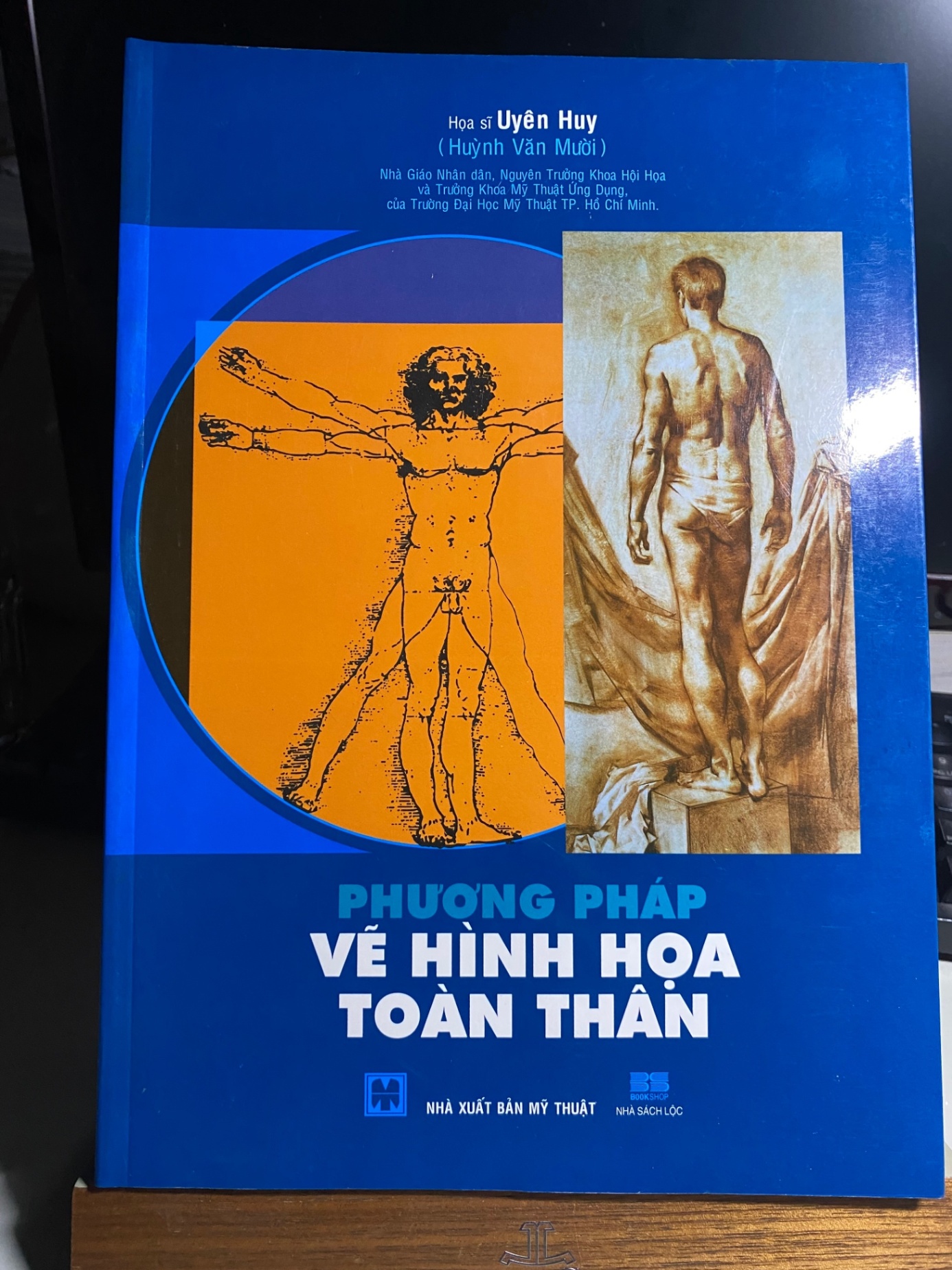 Phương Pháp Vẽ Hình Họa Toàn Thân- NXB Mỹ Thuật-sách in trên giấy láng đẹp,mới 95% STB757
