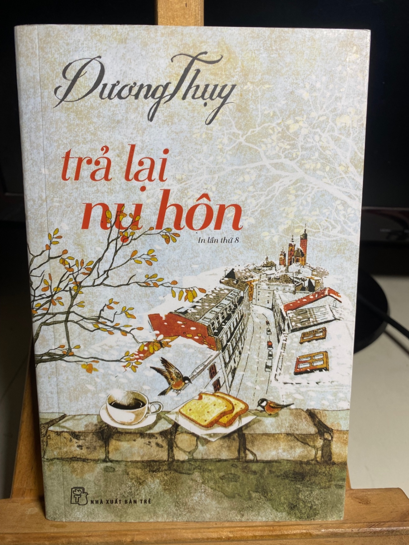 Trả Lại Nụ Hôn (in lần thứ 8) - Tác giả Dương Thuỵ- NXB Trẻ 2018- Sách lưu kho mới 90%, có ố nhẹ STB1439