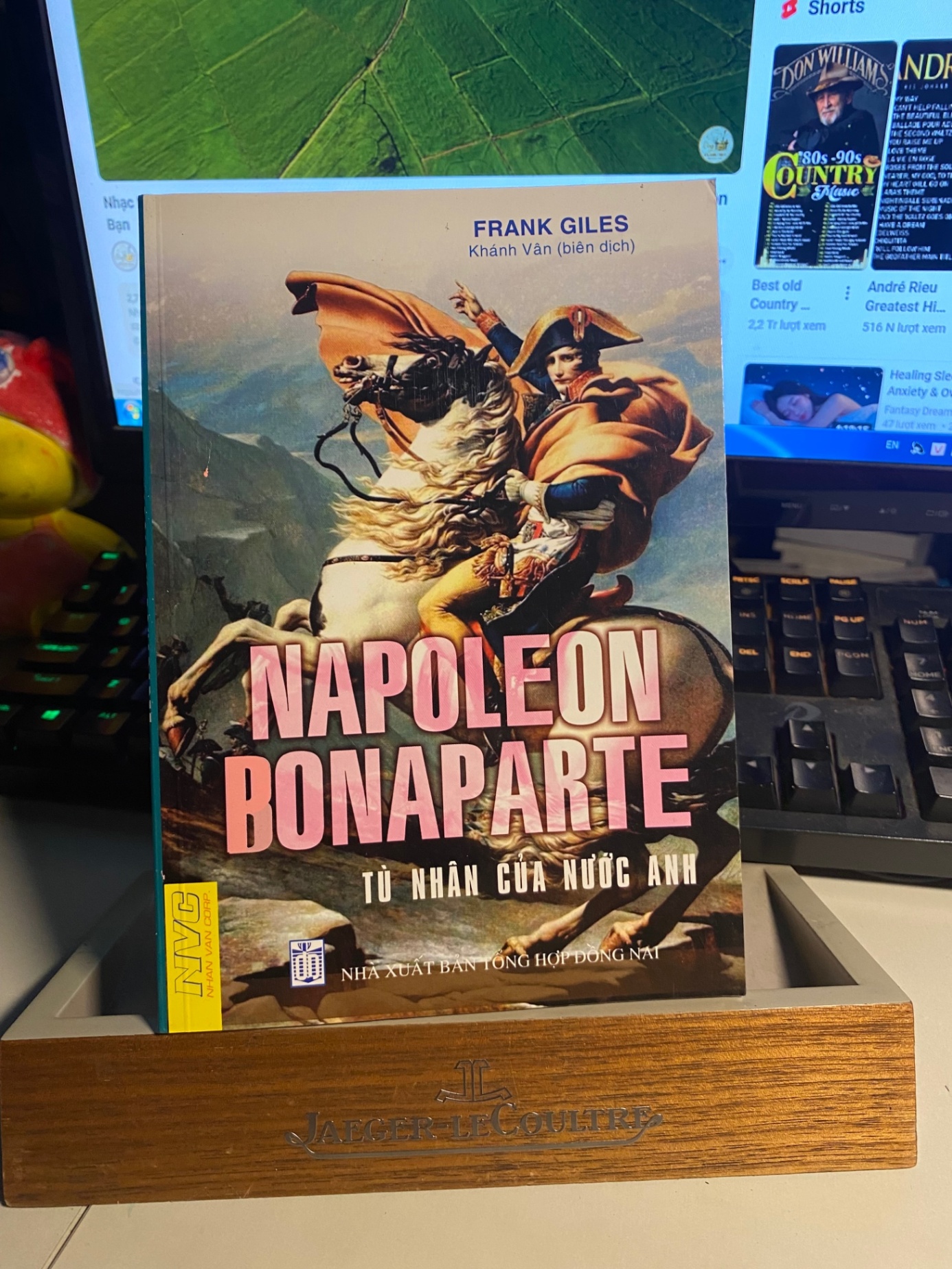 Napoleon Bonaparte Tù Nhân của Nước Anh- Frank Giles- Sách lưu kho mới 95% STB589