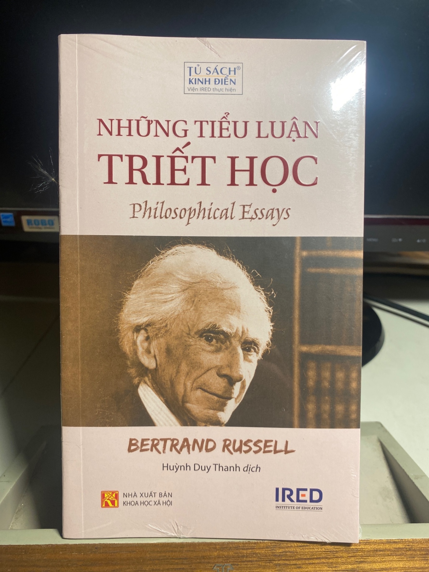 Những Tiểu Luận Triết Học - Philosophy Essays -Tác giả Bertrand Russell -Người Dịch Huỳnh Duy Thanh -NXB Khoa Học Xã Hội -Năm XB 2025- Sách mới nguyên seal STB1264