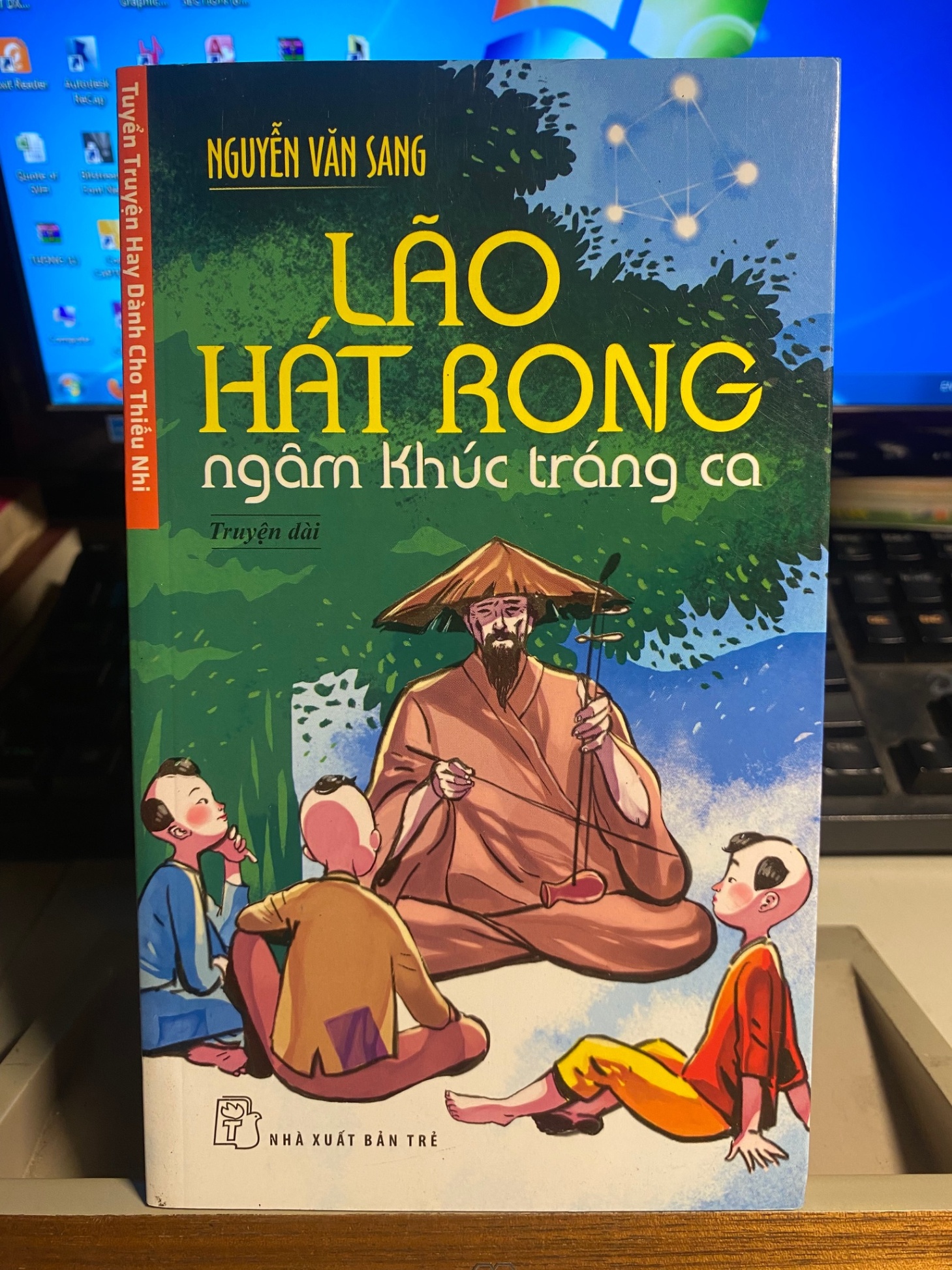 Lão hát rong ngâm khúc tráng ca- Nguyễn Văn Sang - NXB Trẻ 2014- Sách lưu kho chưa qua sử dụng, có ố STB274