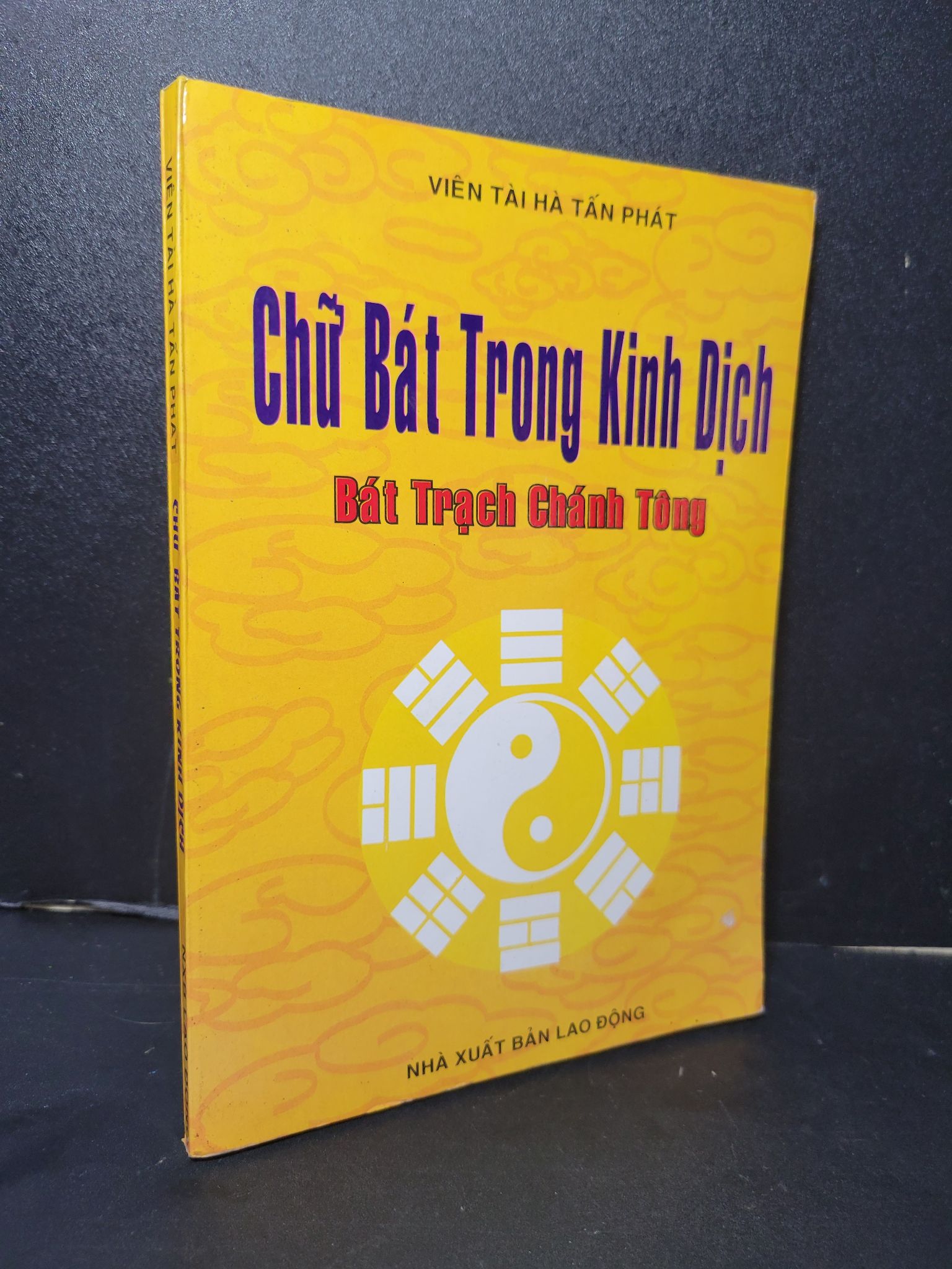 Chữ bát trong kinh dịch mới 70% bẩn bìa, ố nhẹ, dính trang 2007 Viên tài Hà Tấn Phát HCM2205 TÂM LINH - TÔN GIÁO - THIỀN