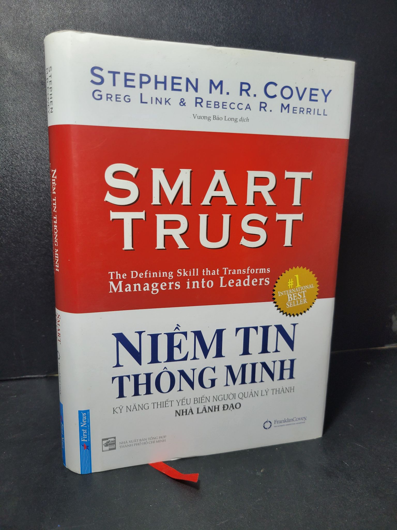 Niềm tin thông minh (bìa cứng) mới 90% bẩn bìa, ố nhẹ, có mộc đỏ 2020 Stephen M.R. Covey HCM2205 KỸ NĂNG