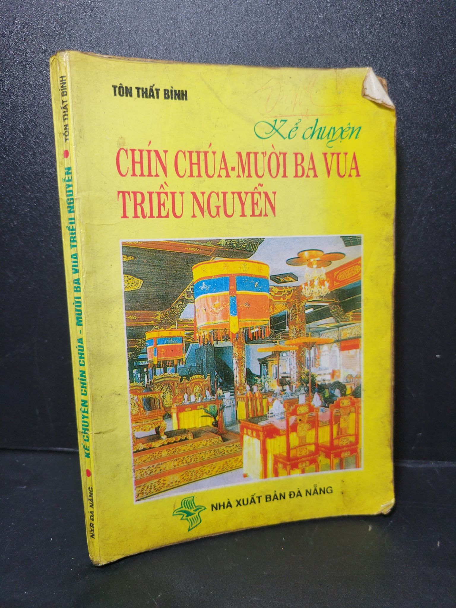 Kể chuyện chín chúa Mười ba vua triều Nguyễn mới 70% bẩn bìa, ố vàng, có vệt nước 1997 Tôn Thất Bình HCM2205 LỊCH SỬ - CHÍNH TRỊ - TRIẾT HỌC