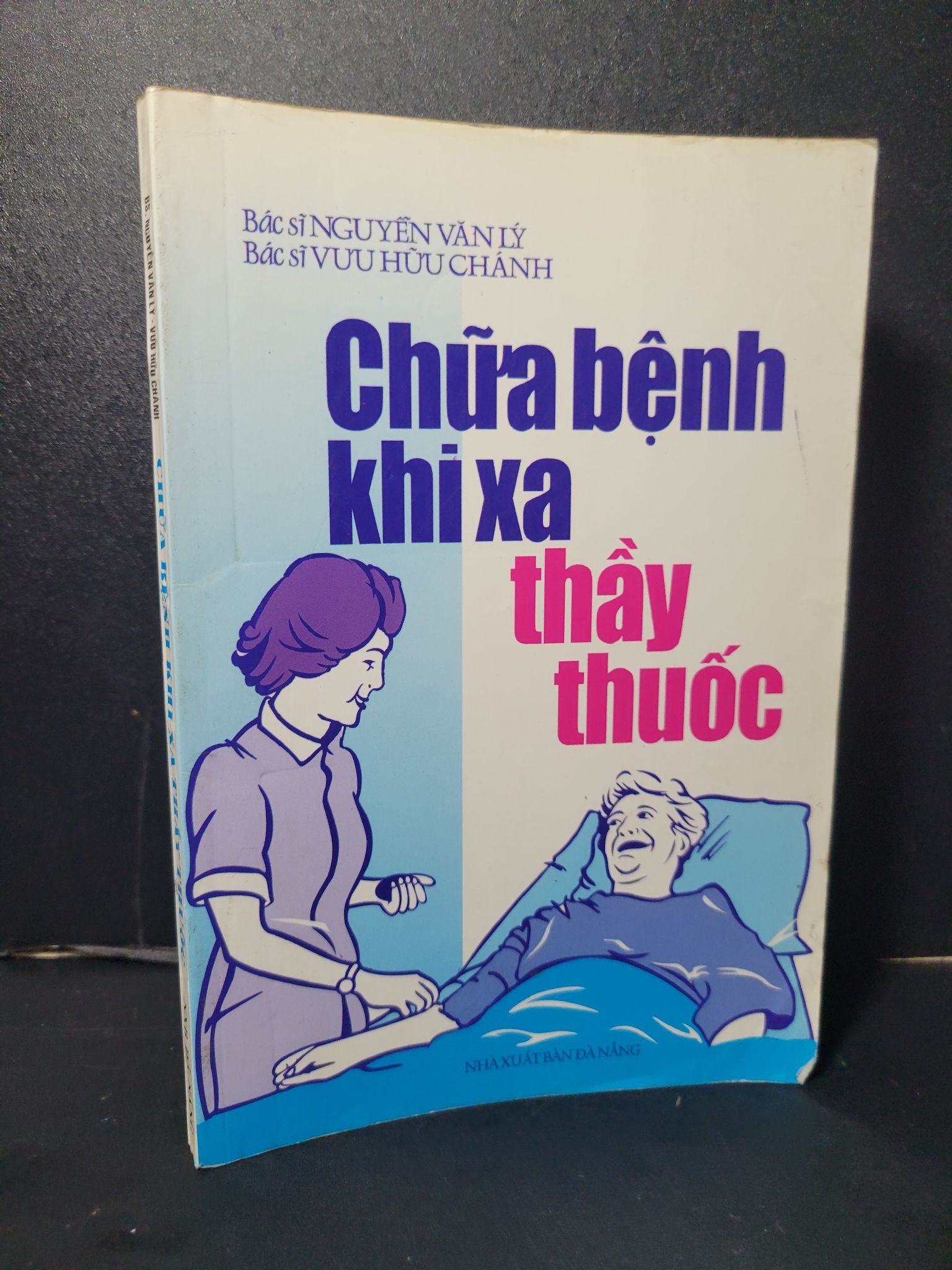 Chữa bệnh khi xa thầy thuốc mới 80% bẩn bìa, ố nhẹ 2000 Bs. Nguyễn Văn Lý - Bs. Vưu Hữu Chánh HCM2205 SỨC KHỎE - THỂ THAO