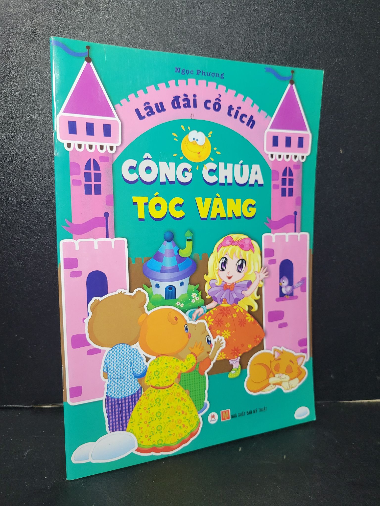 Lâu đài cổ tích công chúa tóc vàng mới 90% bẩn nhẹ 2021 Ngọc Phương HCM2205 VĂN HỌC
