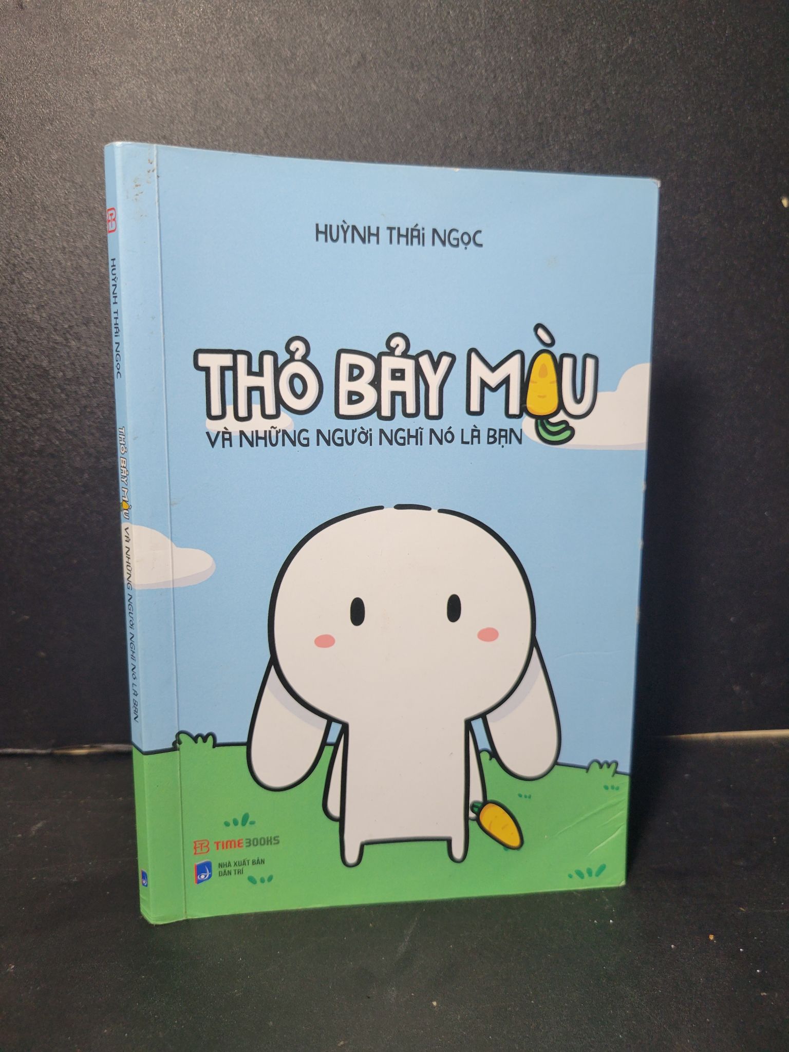 Thỏ bảy màu và những người nghĩ nó là bạn mới 70% bẩn bìa, rách bìa 2023 Huỳnh Thái Ngọc HCM2205 TRUYỆN TRANH