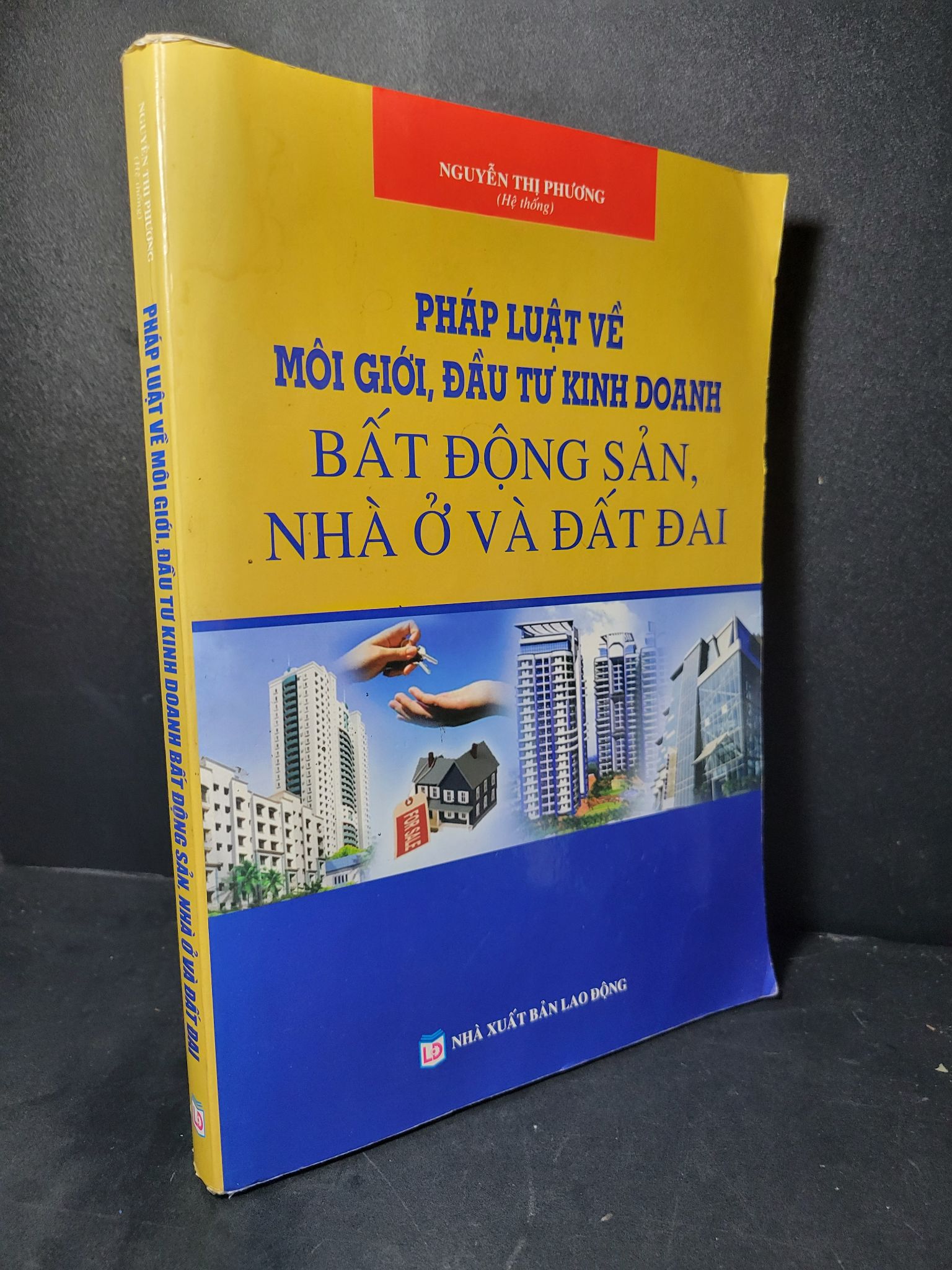 Pháp luật về môi giới đầu tư kinh doanh bất động sản nhà ở và đất đai mới 70% bẩn bìa, có vệt nước, tróc gáy, rách trang nhẹ 2018 Nguyễn Thị Phương HCM2205 GIÁO TRÌNH, CHUYÊN MÔN