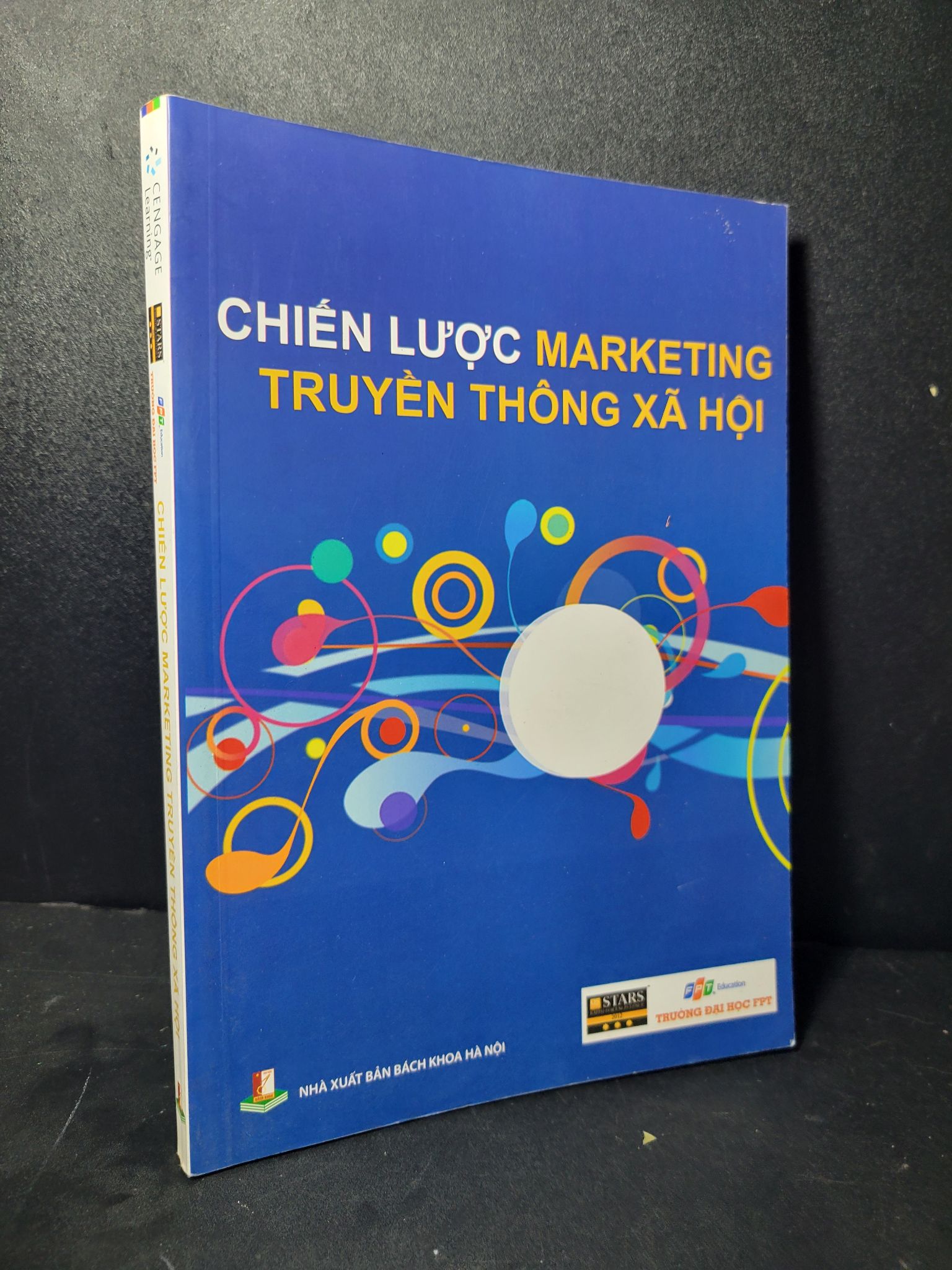 Chiến lược Marketing truyền thông xã hội mới 90% bẩn bìa, ố nhẹ 2018 HCM2205 GIÁO TRÌNH, CHUYÊN MÔN