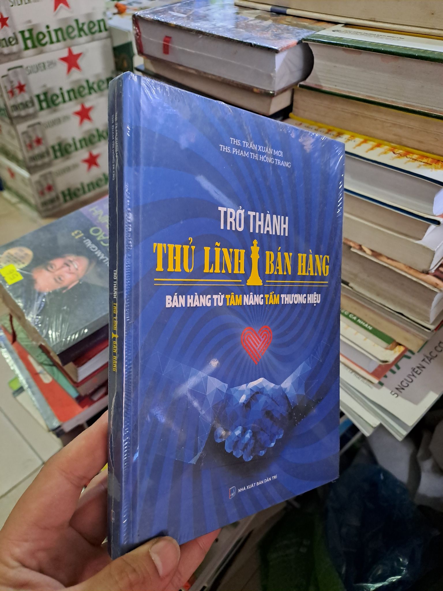 Trở thành thủ lĩnh bán hàng mới nguyên seal -HCM205 Trần Xuân Mới & Phạm Thị Hồng Trang SÁCH KỸ NĂNG