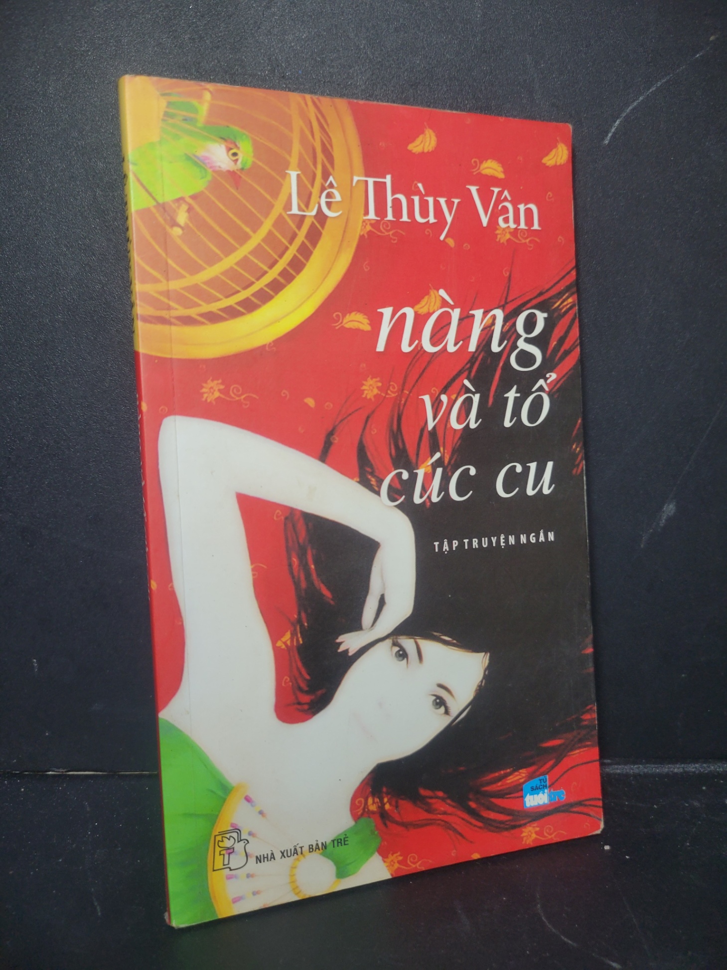 Nàng và tổ cúc cu 2009 mới 90% bẩn bìa, ố nhẹ Lê Thùy Vân HCM0906 VĂN HỌC