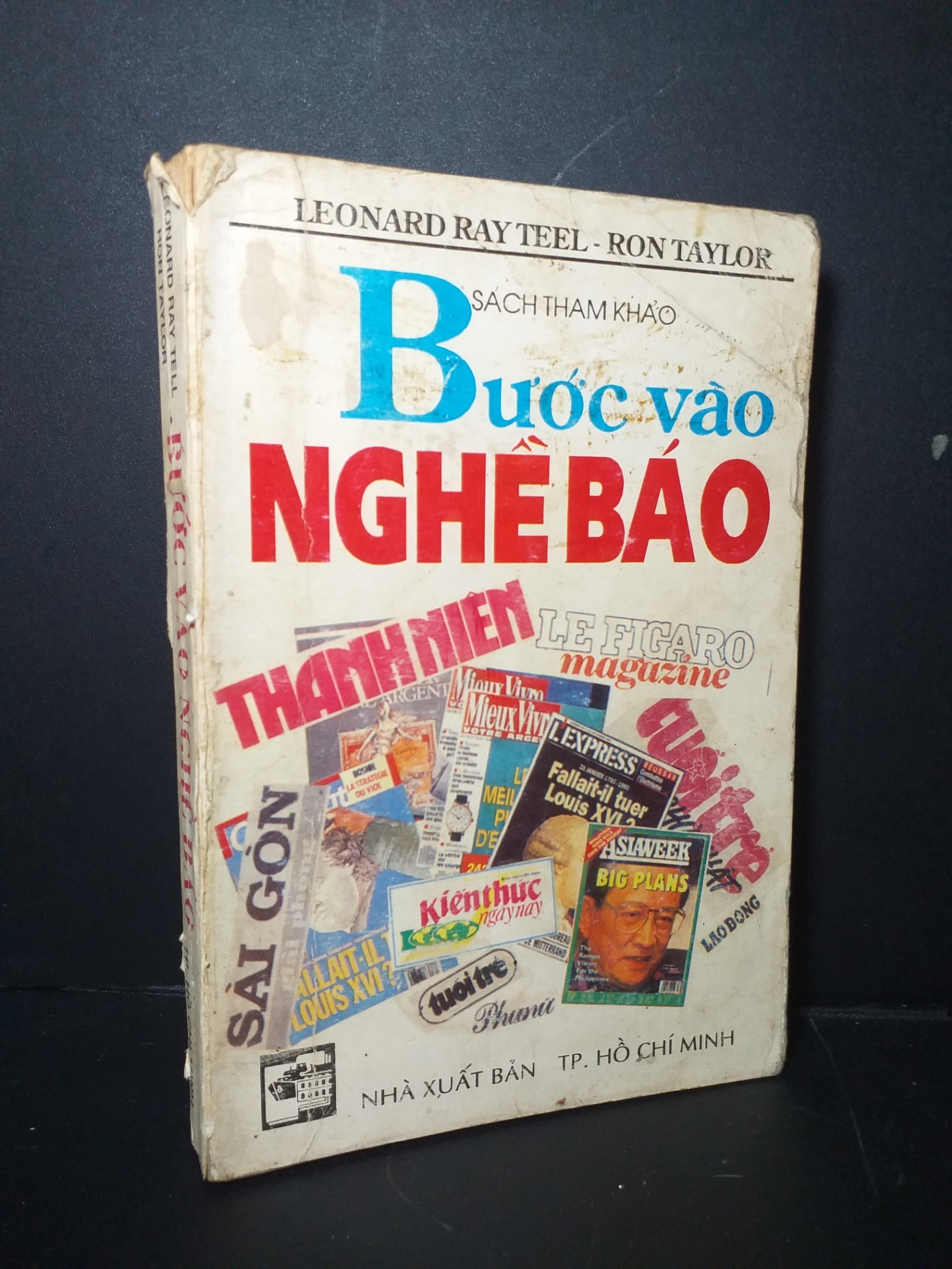 Bước vào nghề báo 1993 mới 70% bẩn bìa, ố, tróc gáy, rách gáy Leonard Ray Tell - Ron Taylor HCM0906 KỸ NĂNG