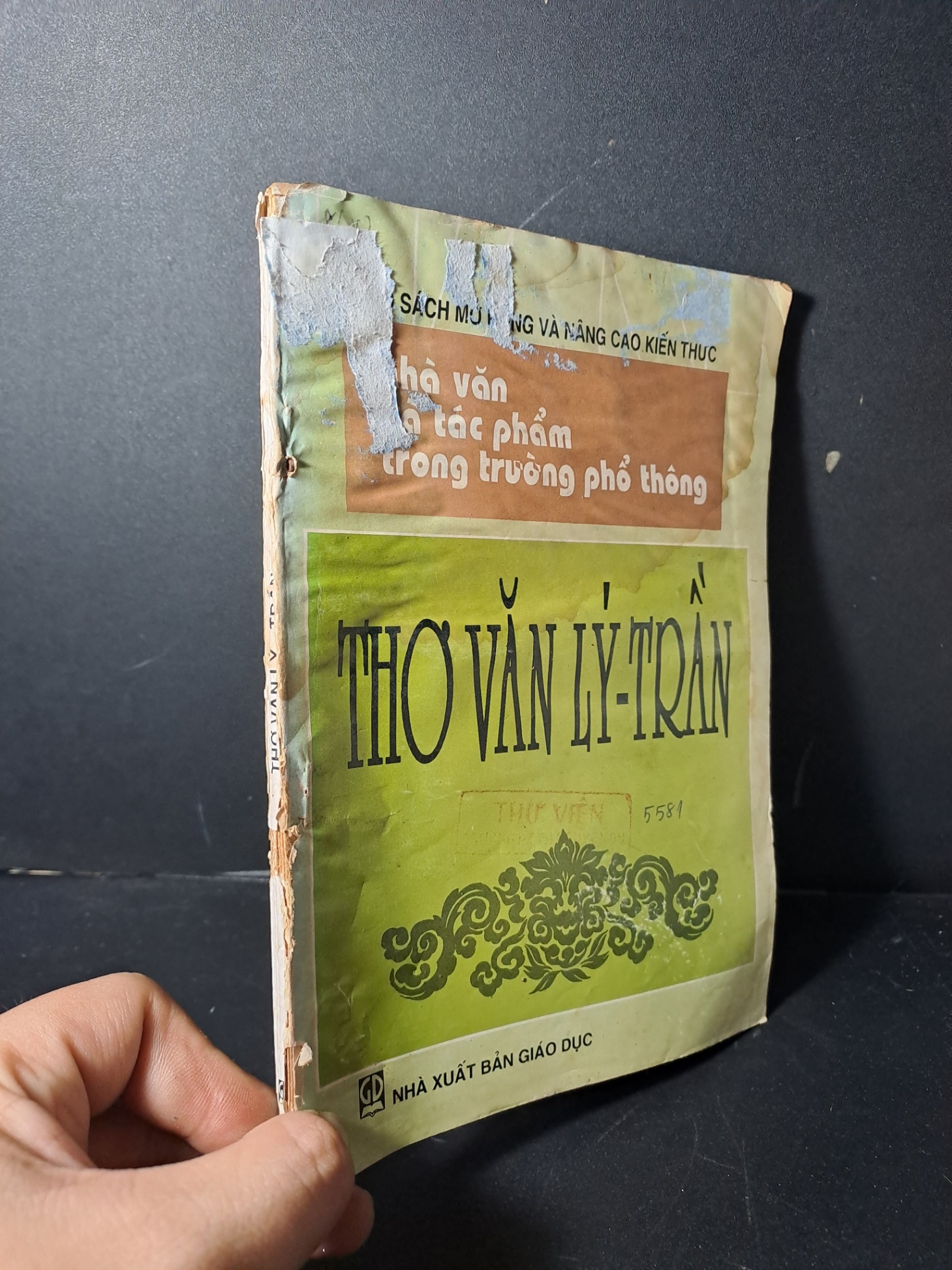 Thơ văn Lý Trần 1998 mới 60% rất ẩm dính keo HCM2507 VĂN HỌC