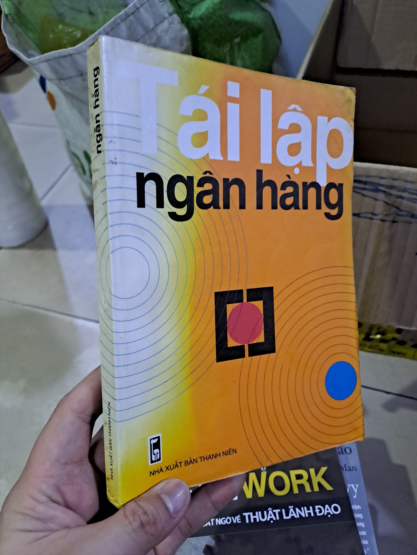 Tái lập ngân hàng mới 80% ố bạc màu bìa 2003 HCM0308 QUẢN TRỊ