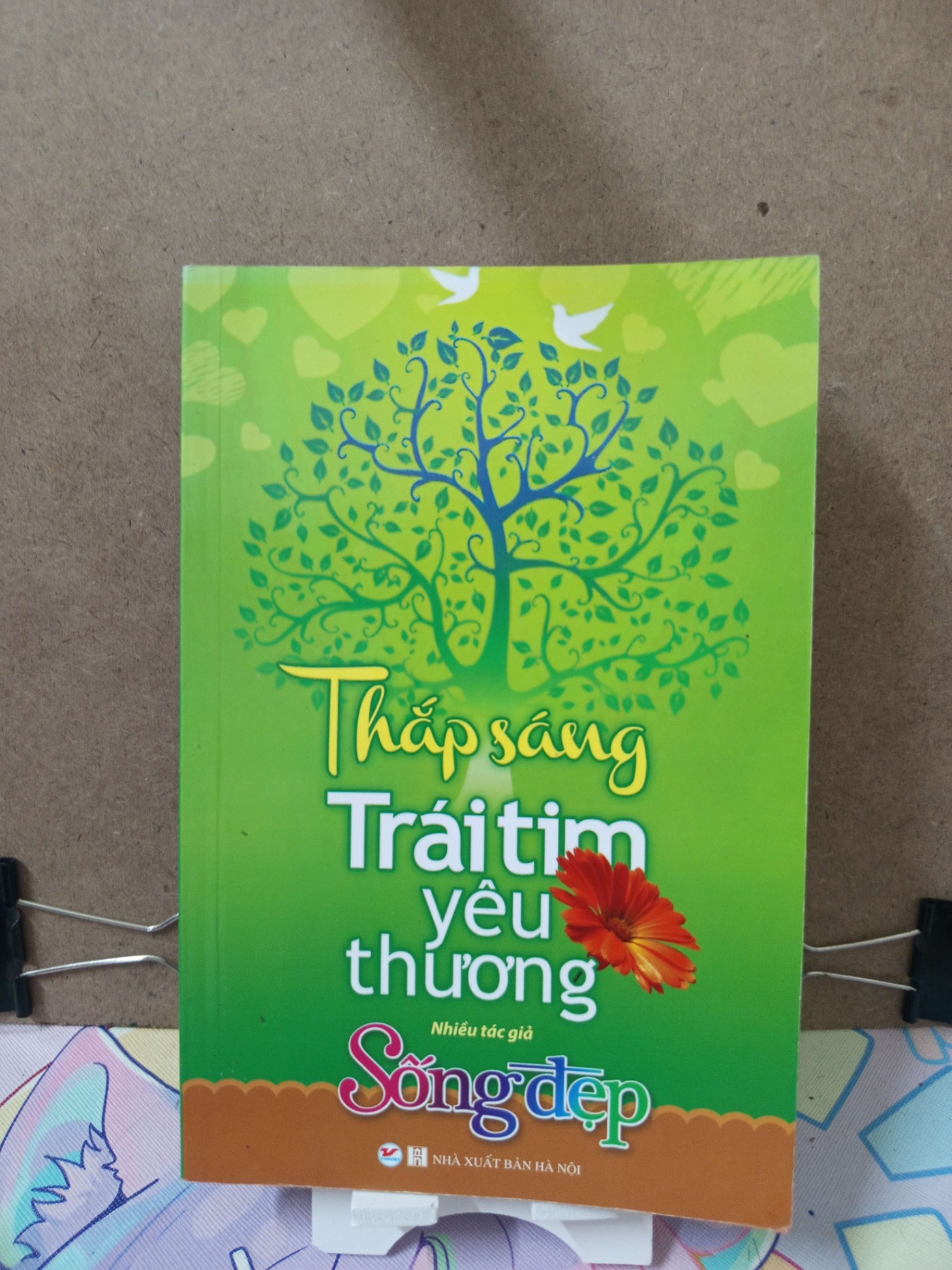 Thắp sáng trái tim yêu thương - nhiều tác giả VĂN HỌC RUBO2809