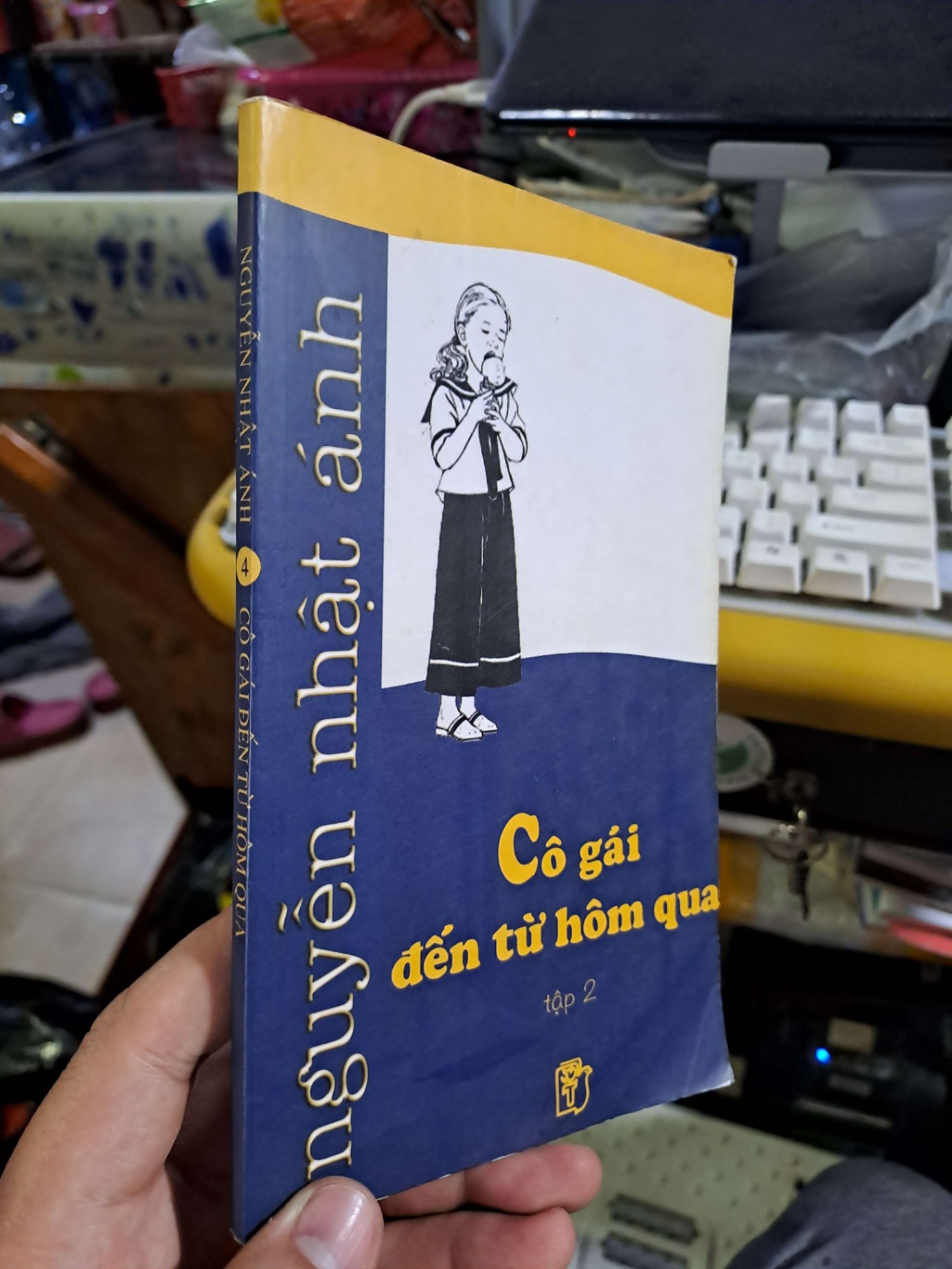 Cô gái đến từ hôm qua tập 2 - Nguyễn Nhật Ánh - 2002 mới 80% - Truyện Ngôn Tình - HCM0111