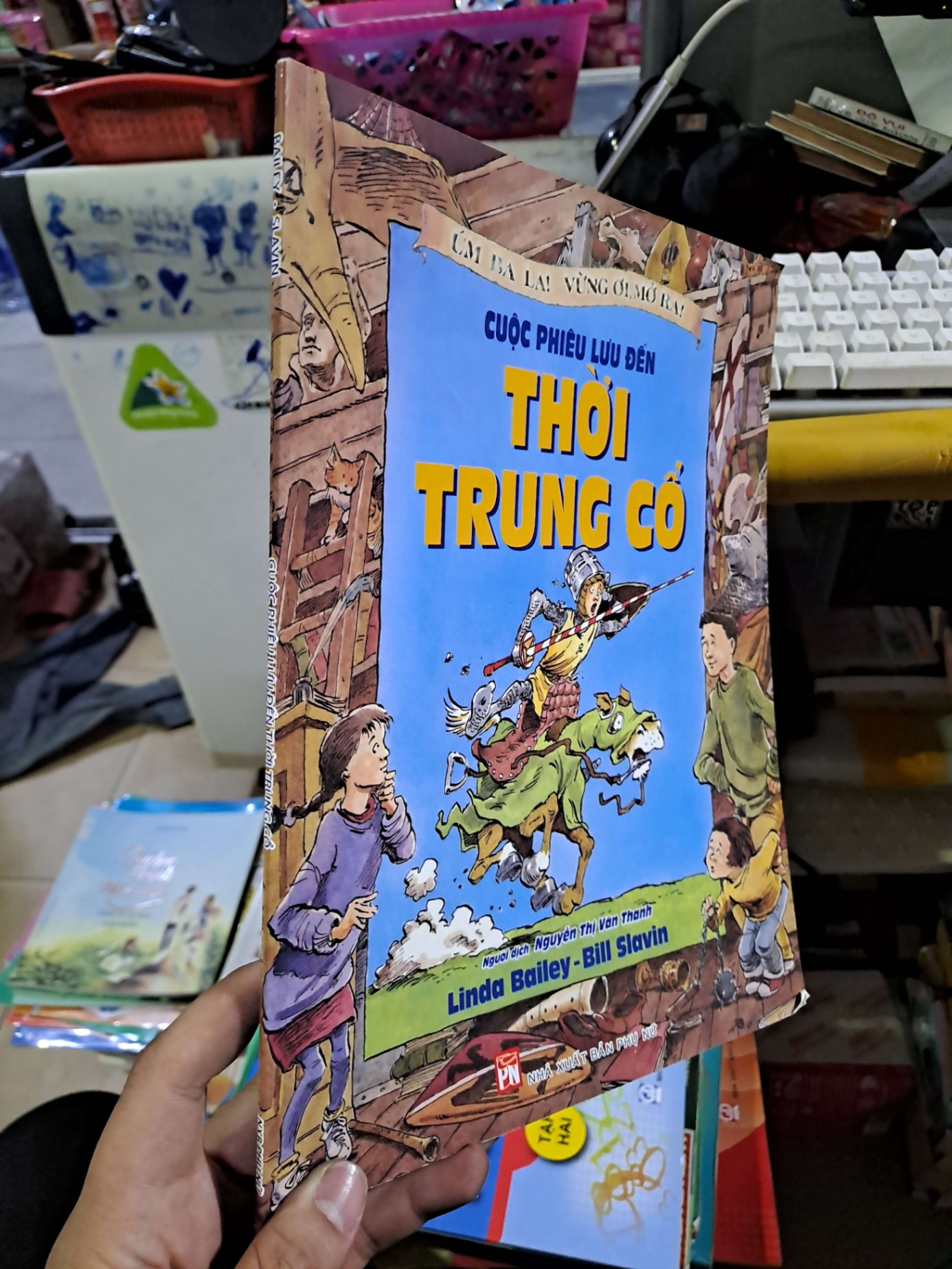 Cuộc phiêu lưu đến thời trung cổ - Bailey - Slavin - - TRUYỆN TRANH - HCM0111