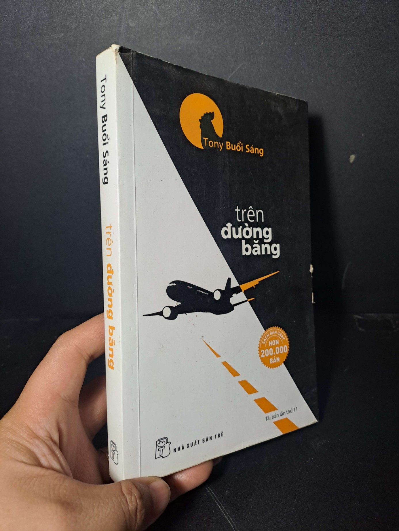 Trên đường băng - Tony buổi sáng - 2017 mới 80% ố - KỸ NĂNG - HCM0111