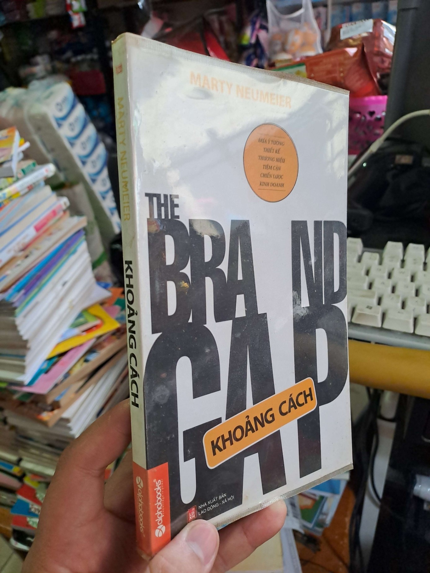 Khoảng cách - Neumeier - 2012 mới 80% ố - MARKETING KINH DOANH - HCM0111