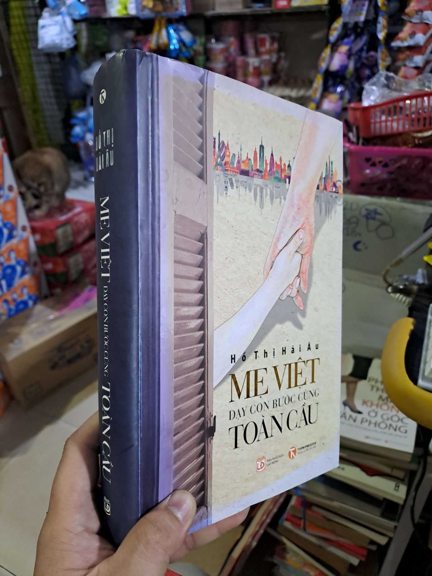 Mẹ Việt dạy con bước cùng toàn cầu - Hồ Thị Hải Âu - 2016 mới 80% ố bìa cứng - KỸ NĂNG - HCM0111
