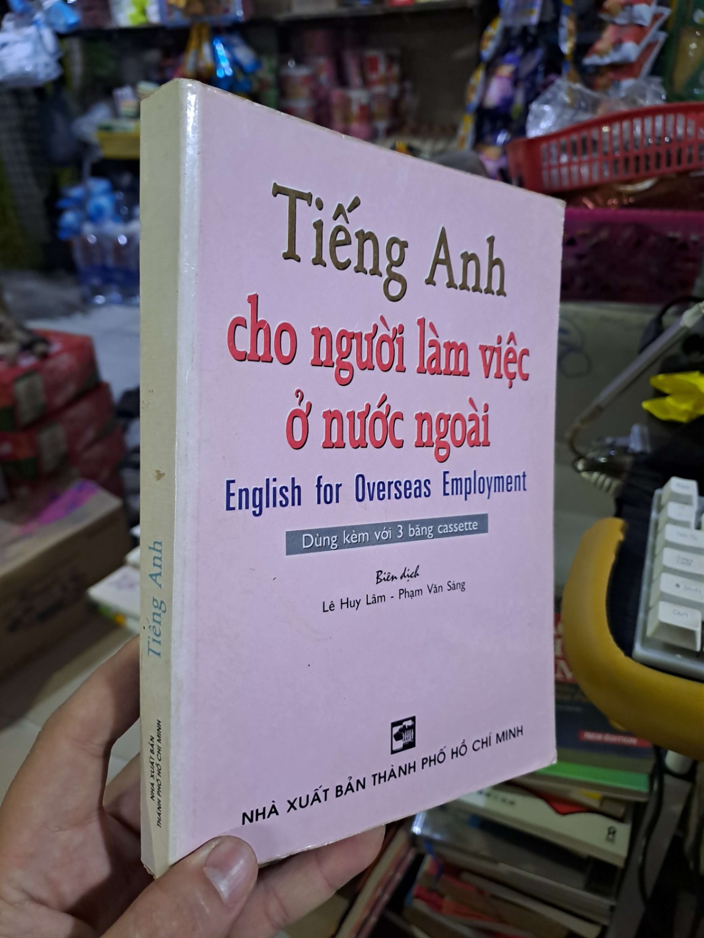 Tiếng Anh cho người làm việc ở nước ngoài - Lê Huy Lâm - 2005 mới 80% ố - HỌC NGOẠI NGỮ - HCM0111