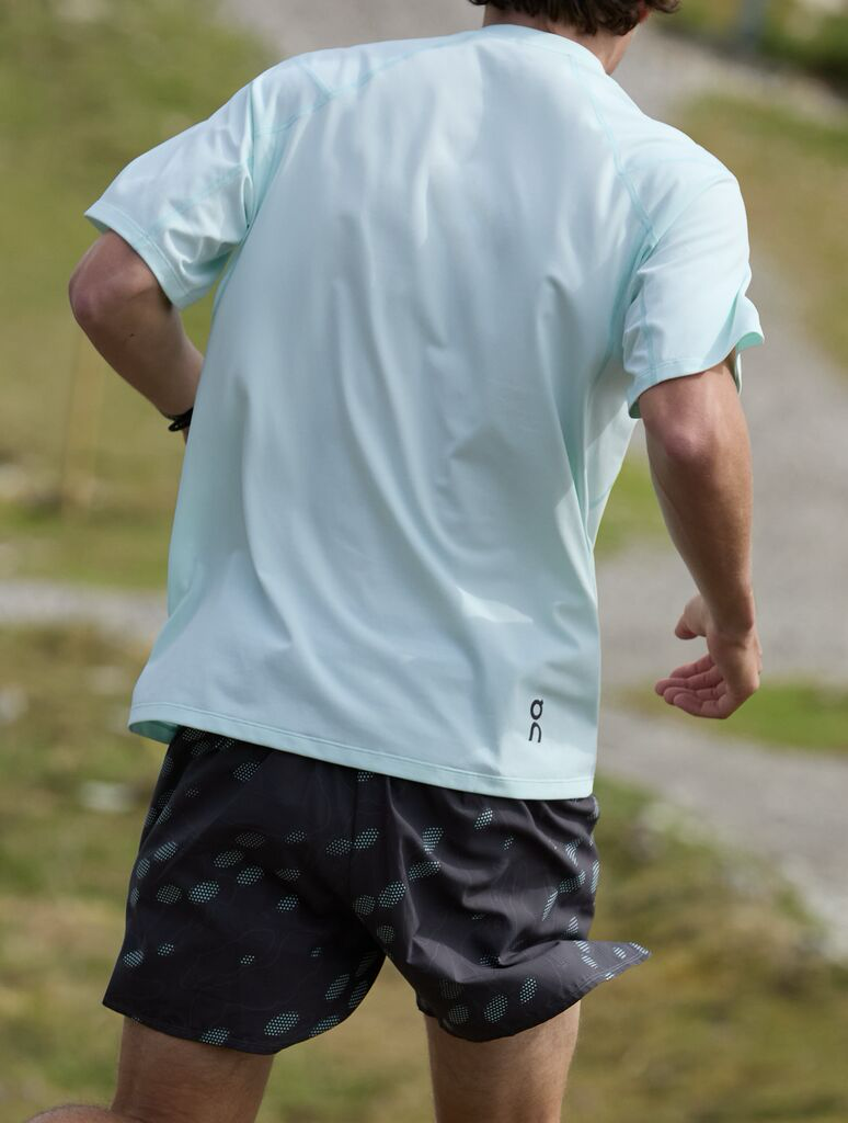 Ao-Chay-Bo-Nam-On-Running-Trail-T-Solar-Flurry_image.png?v=1782960505