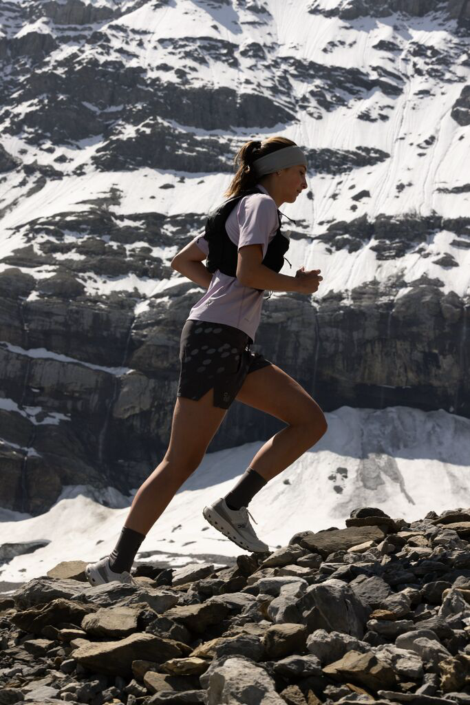 Ao-Chay-Bo-Nu-On-Running-Trail-T-Solar-Foxglove_image.png?v=1782960581