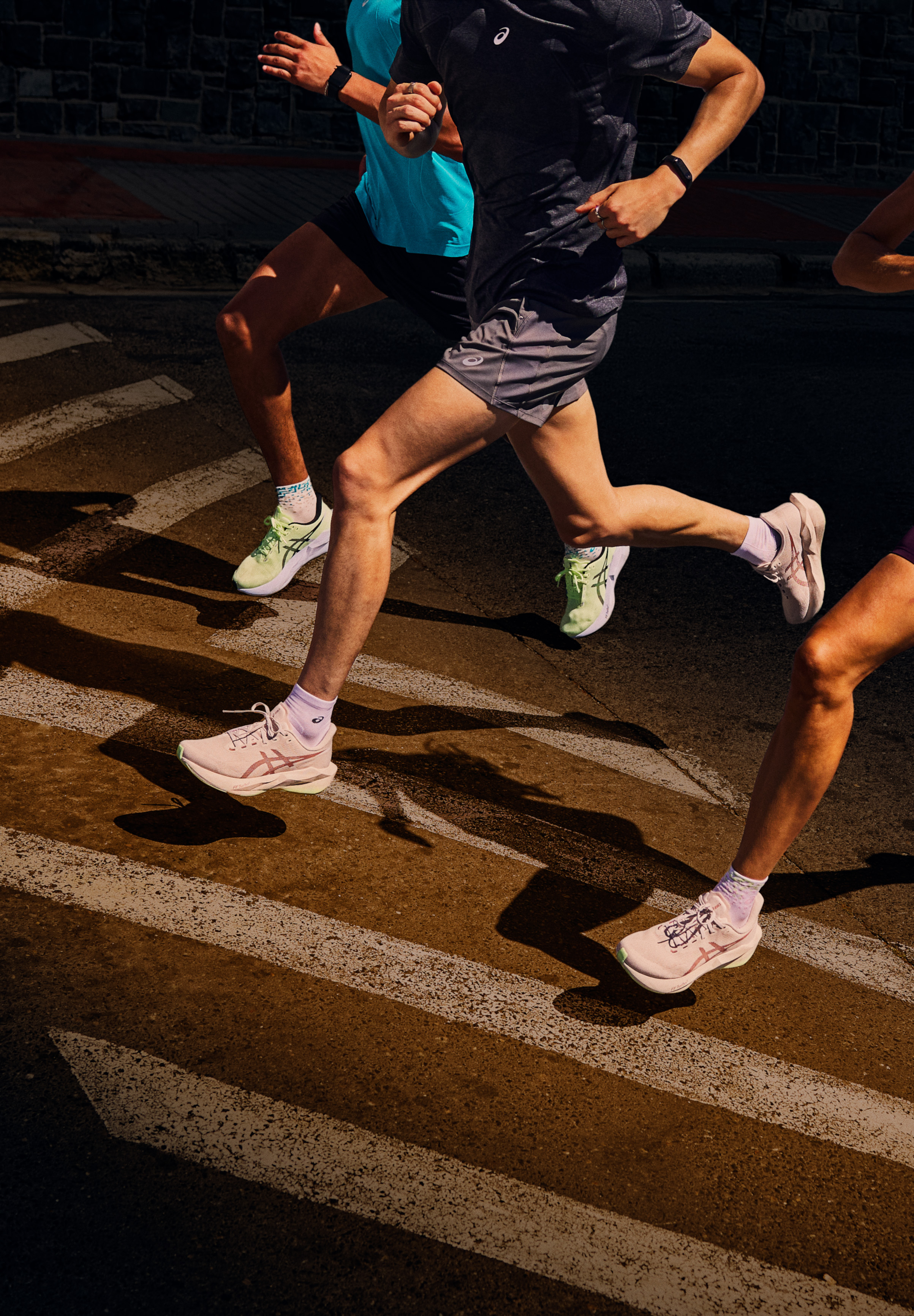 Giay-Chay-Bo-Nu-Asics-Novablast-6-Rose-Dust-Illuminate-Yellow_725109.jpg?v=1781682422