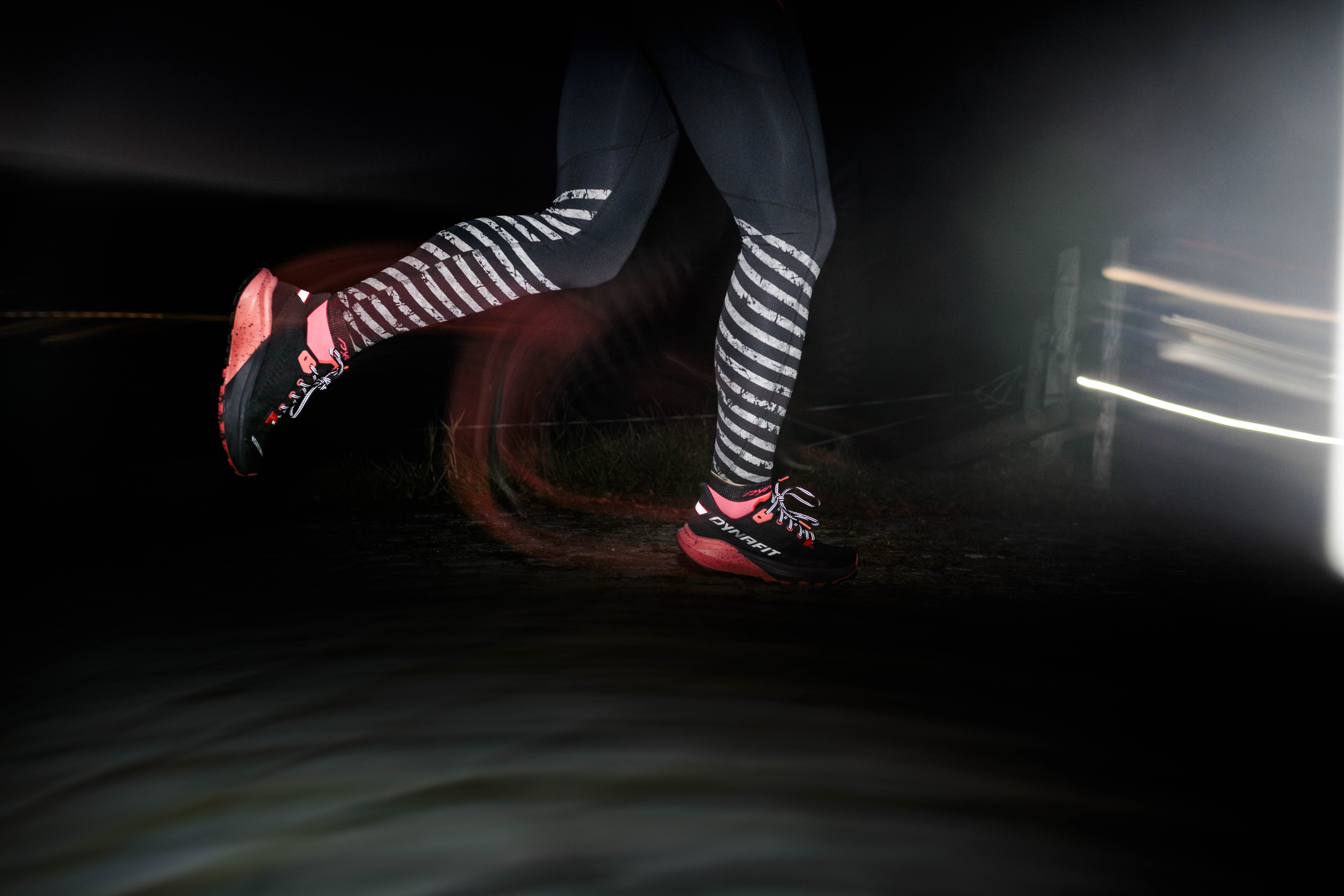 Giay-Chay-Dia-Hinh-Nu-Dynafit-Trail-Reflective-Black-Out-Fluo-Coral_25-03-18 DYNAFIT Q3_high_0023_4130_lowres.jpg?v=1781772116