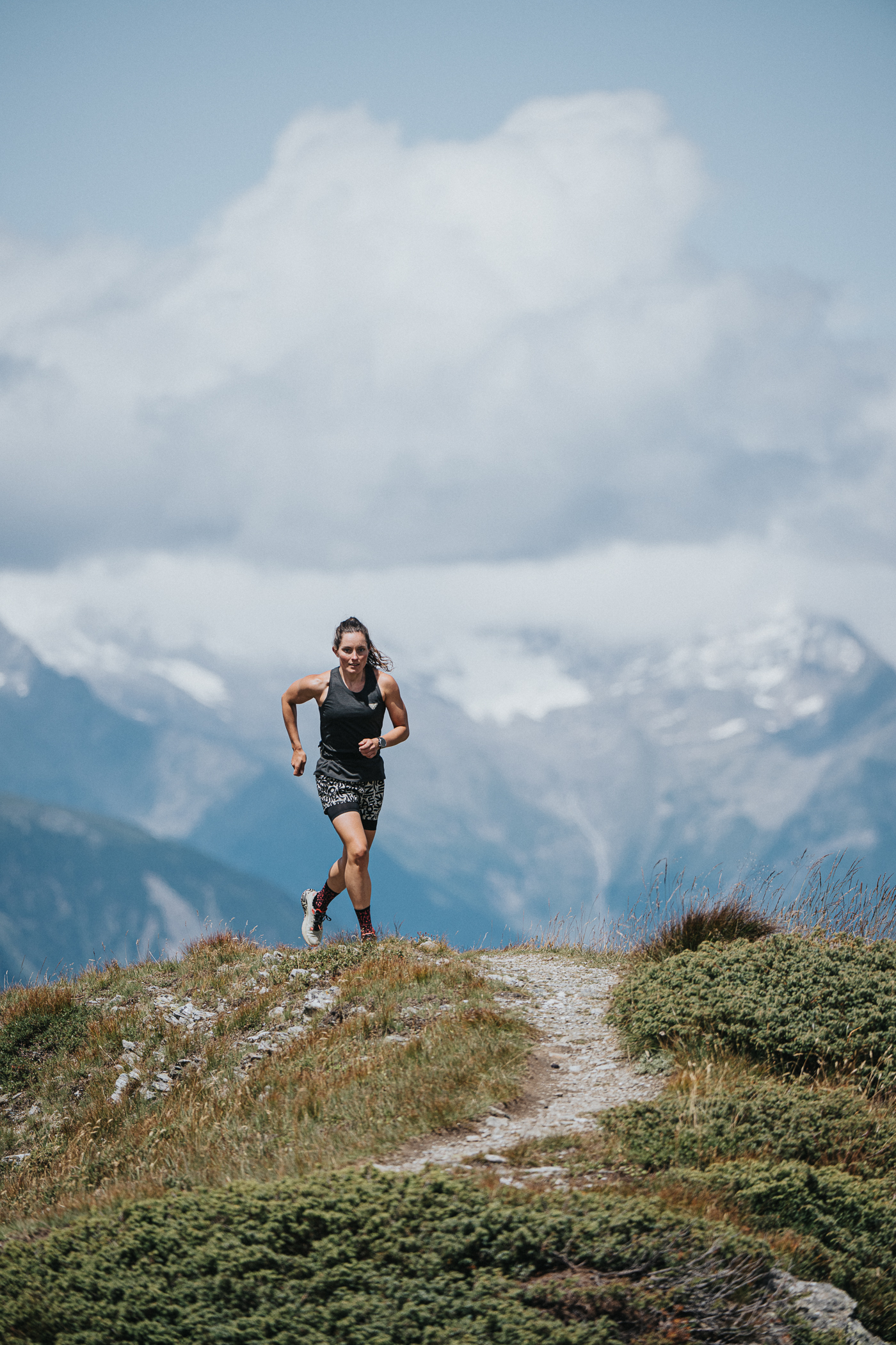 Quan-Chay-Bo-Nu-Dynafit-Trail-2-in-1-Shorts-Black-Out-Overcast_©wisthaler.com_25_07_dynafit_grafik__HW96244.jpg?v=1781774310